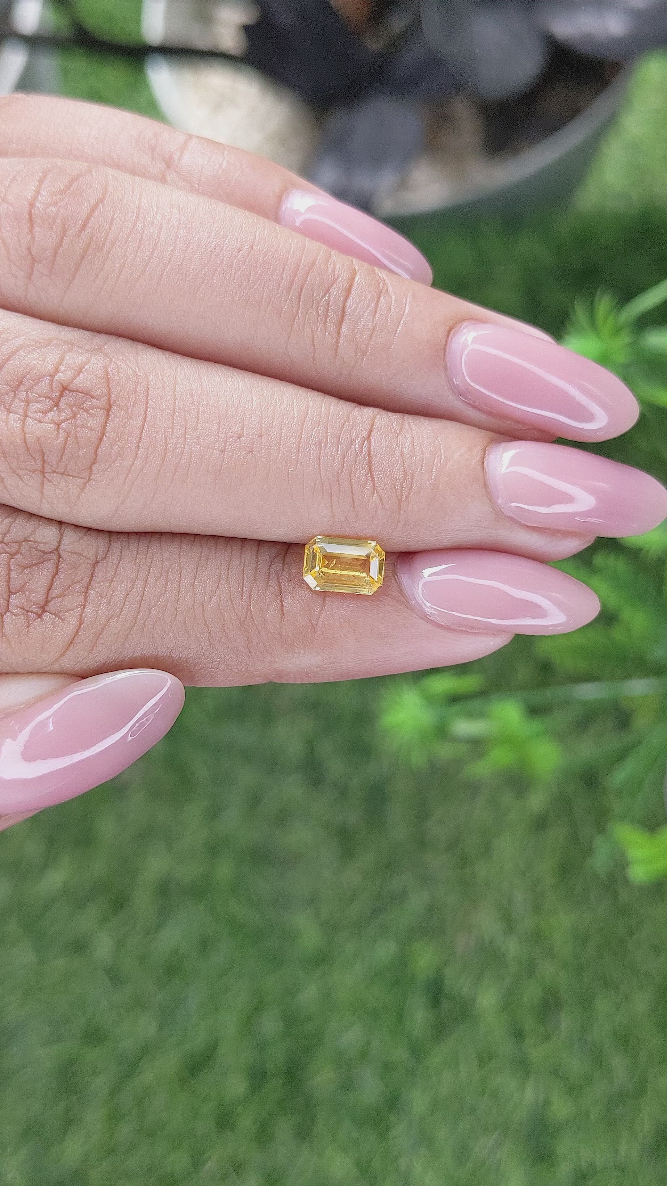 1.00 Ct. Yellow Sapphire from Ceylon (Sri Lanka) Size Video