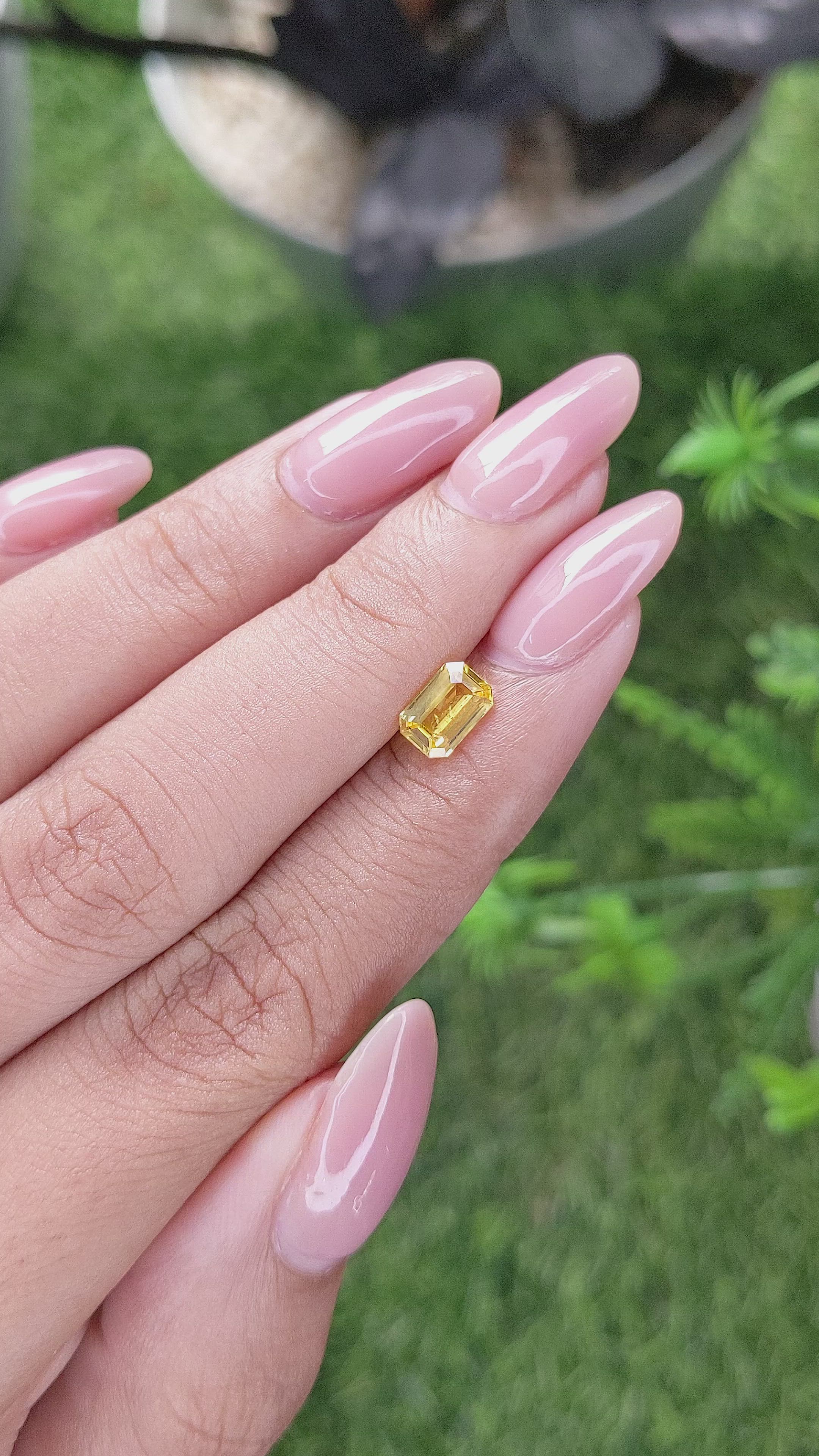 1.00 Ct. Yellow Sapphire from Ceylon (Sri Lanka) Size Video