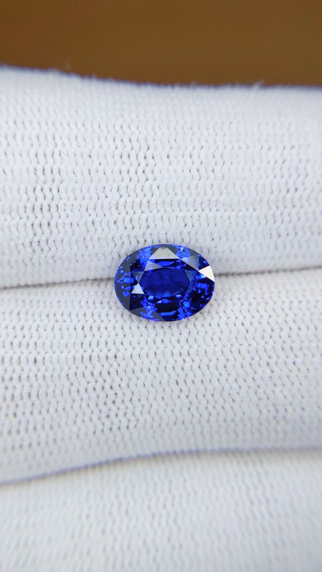 2.55 Ct. Blue Sapphire from Ceylon (Sri Lanka) Size Video