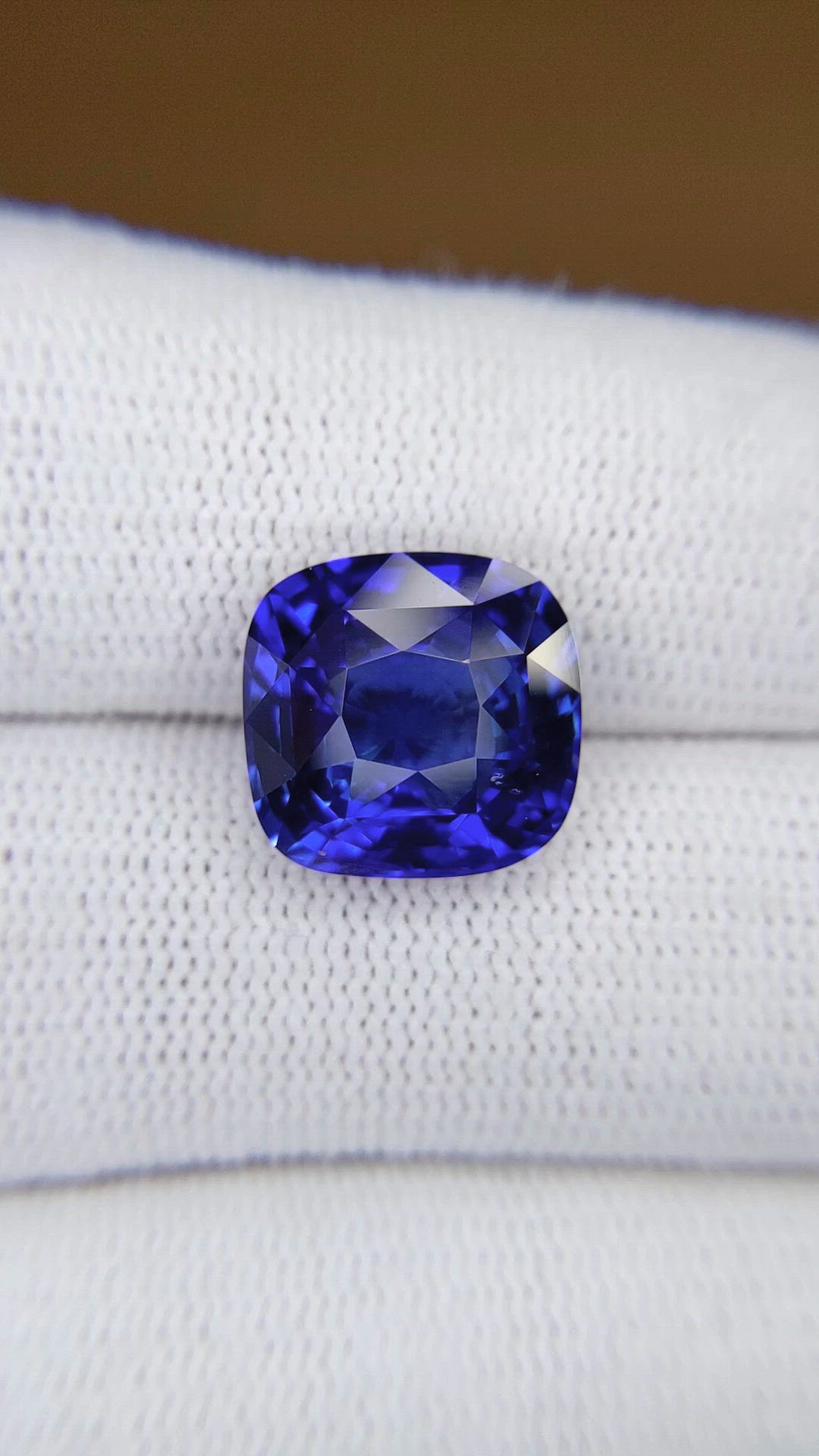 10.19 Ct. Blue Sapphire from Ceylon (Sri Lanka) Size Video