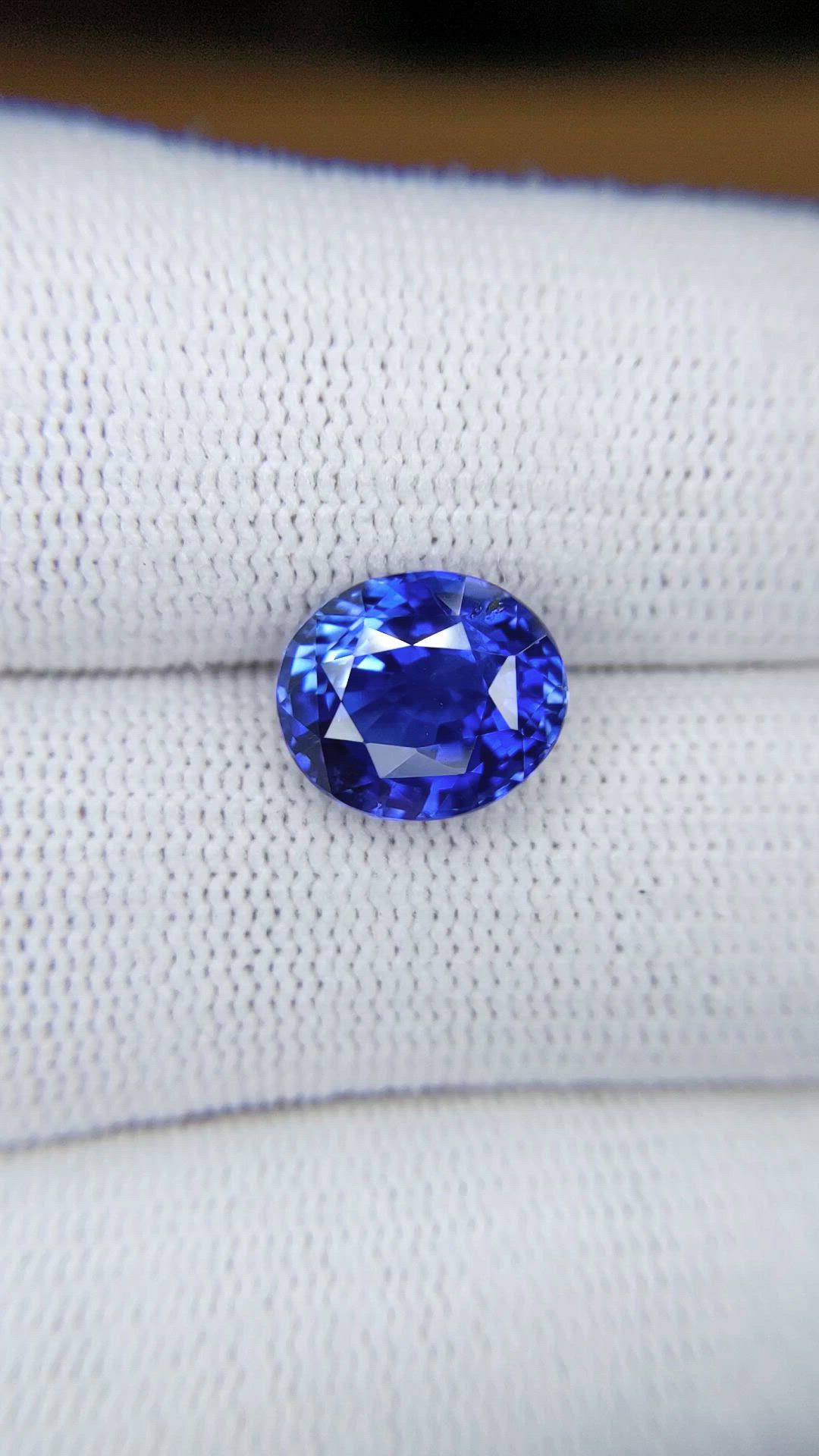 5.01 Ct. Blue Sapphire from Ceylon (Sri Lanka) Size Video