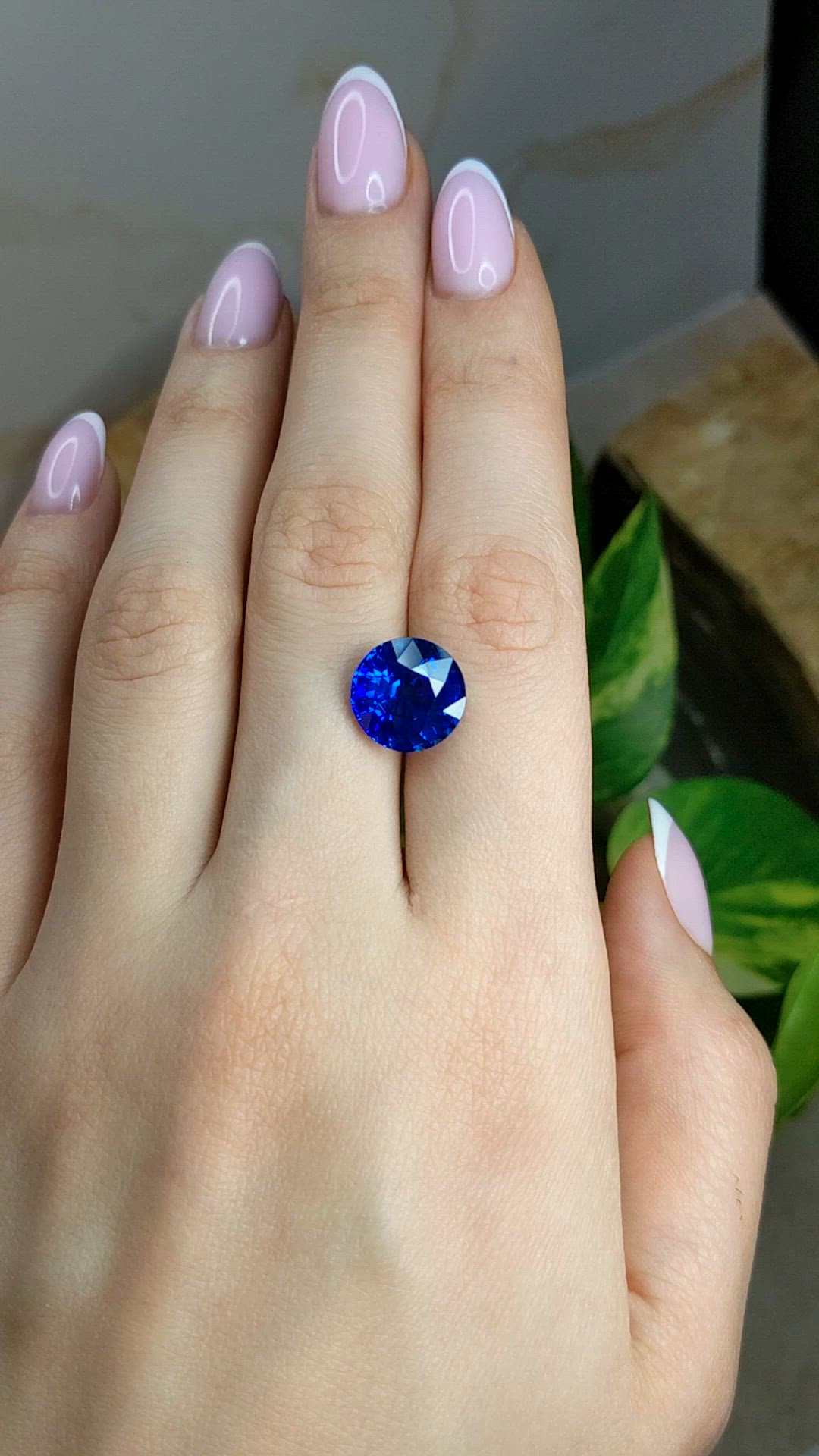 8.50 Ct. Blue Sapphire from Ceylon (Sri Lanka) Size Video
