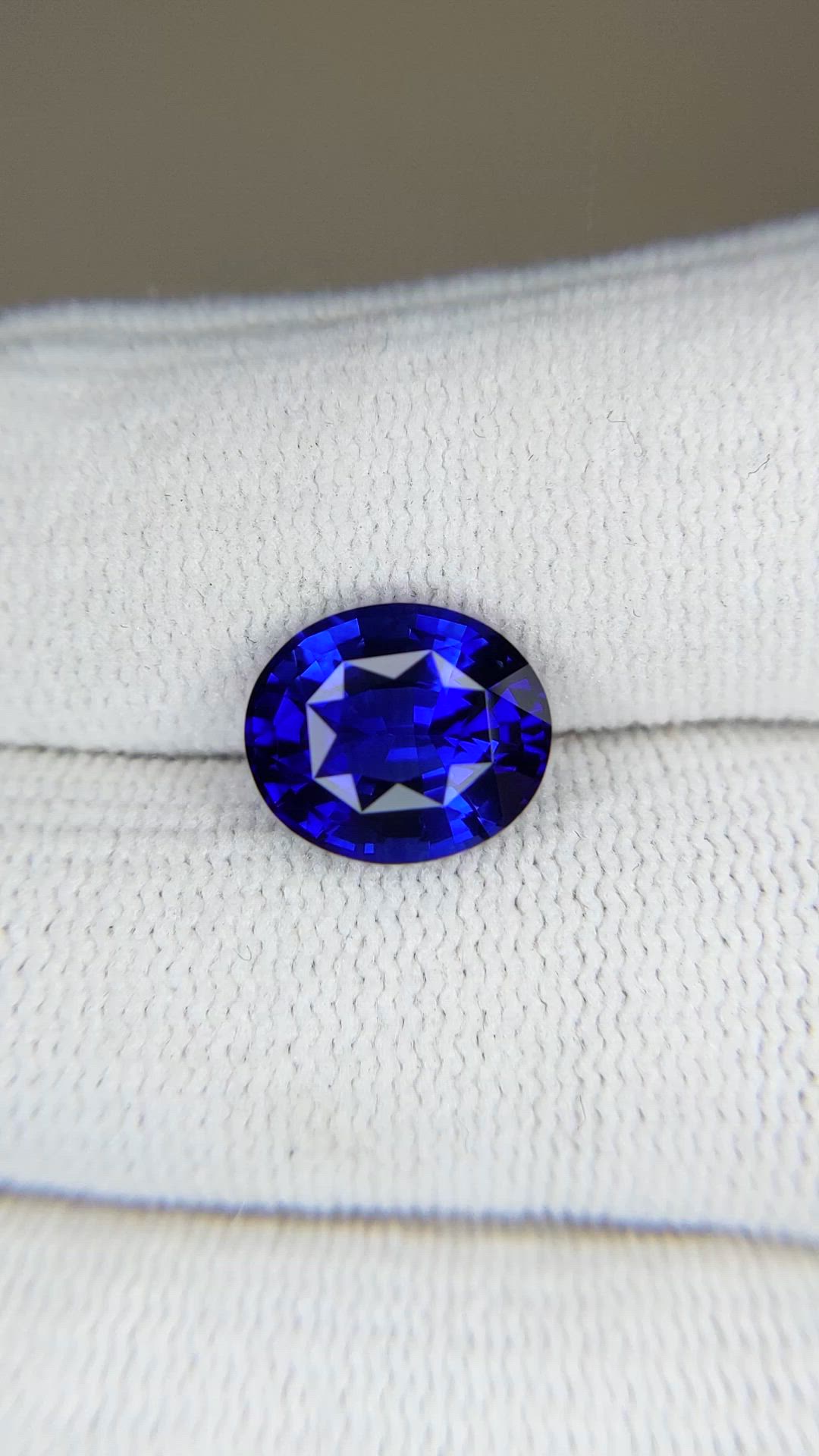 4.62 Ct. Blue Opalescence Sapphire from Ceylon (Sri Lanka) Size Video
