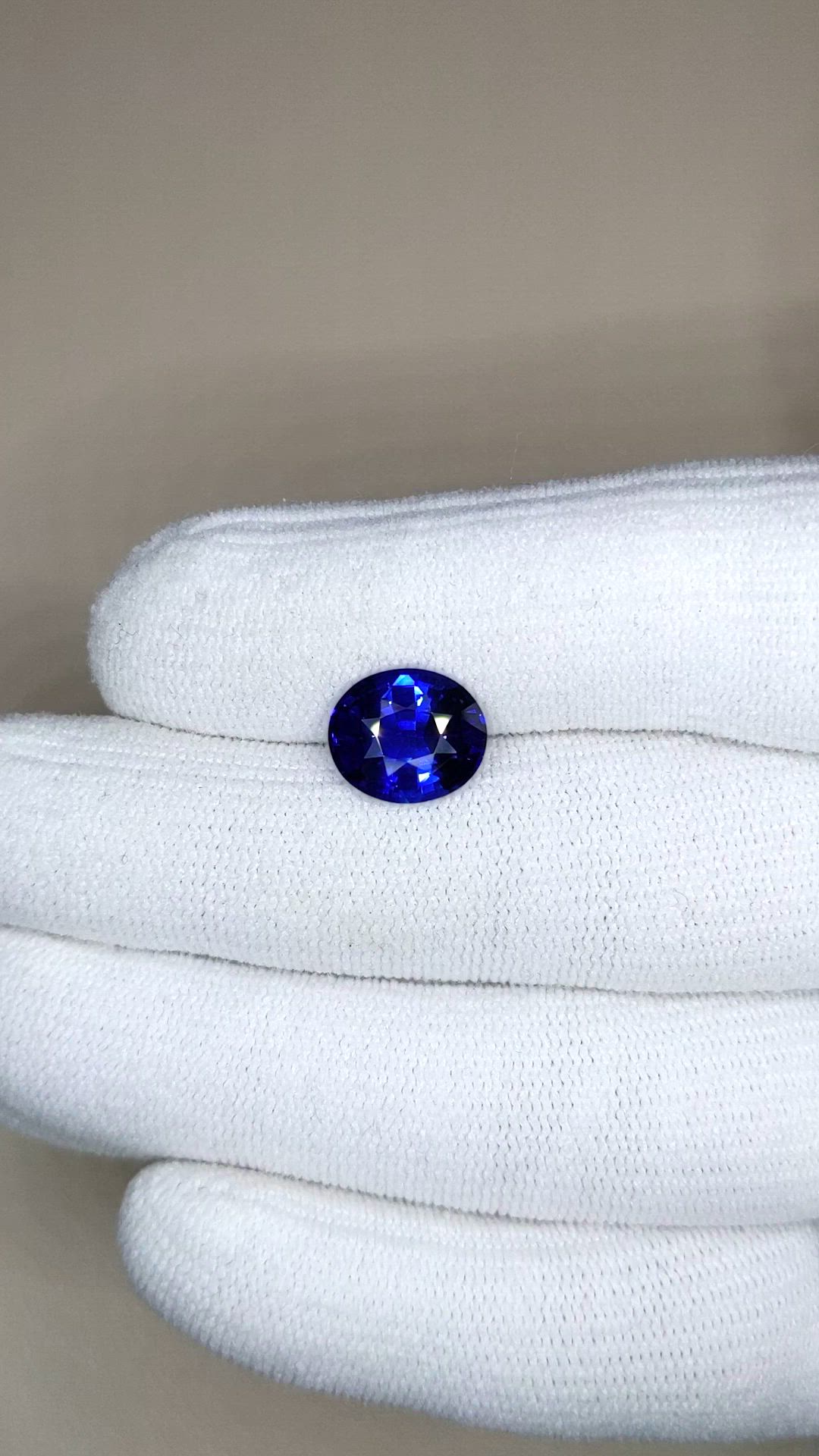 4.62 Ct. Blue Opalescence Sapphire from Ceylon (Sri Lanka) Size Video