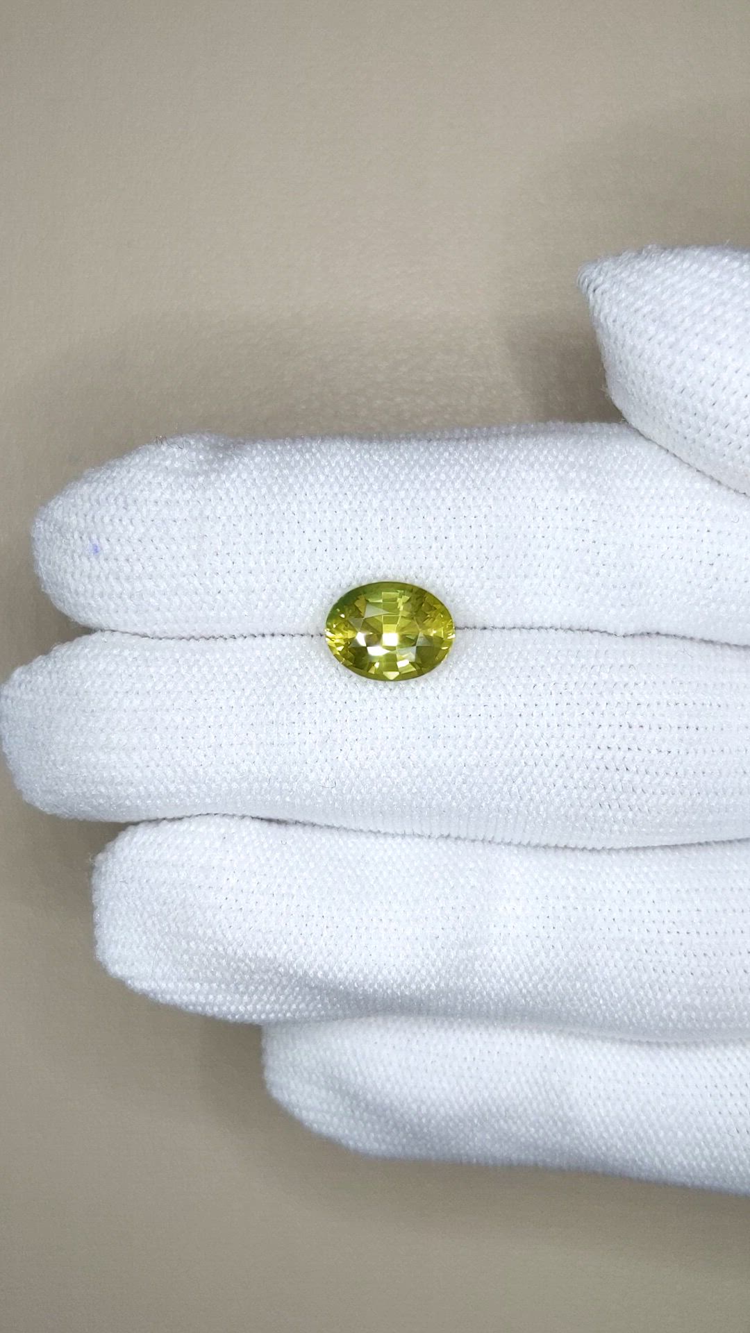 3.66 Ct. Greenish Yellow Sapphire from Ceylon (Sri Lanka) Size Video