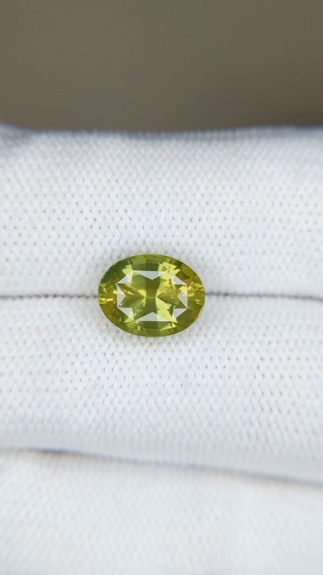 3.66 Ct. Greenish Yellow Sapphire from Ceylon (Sri Lanka) Size Video