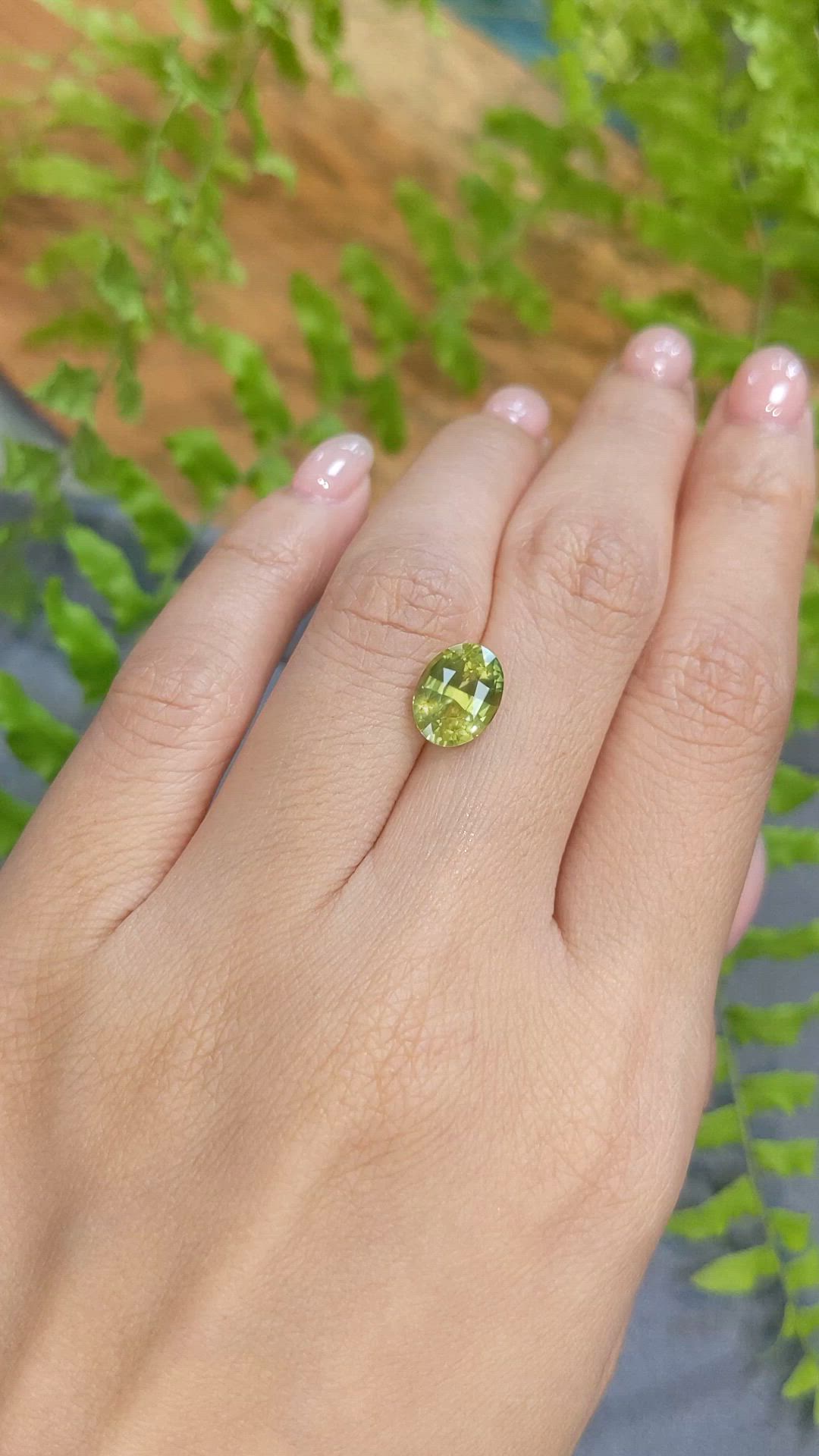 3.66 Ct. Greenish Yellow Sapphire from Ceylon (Sri Lanka) Size Video