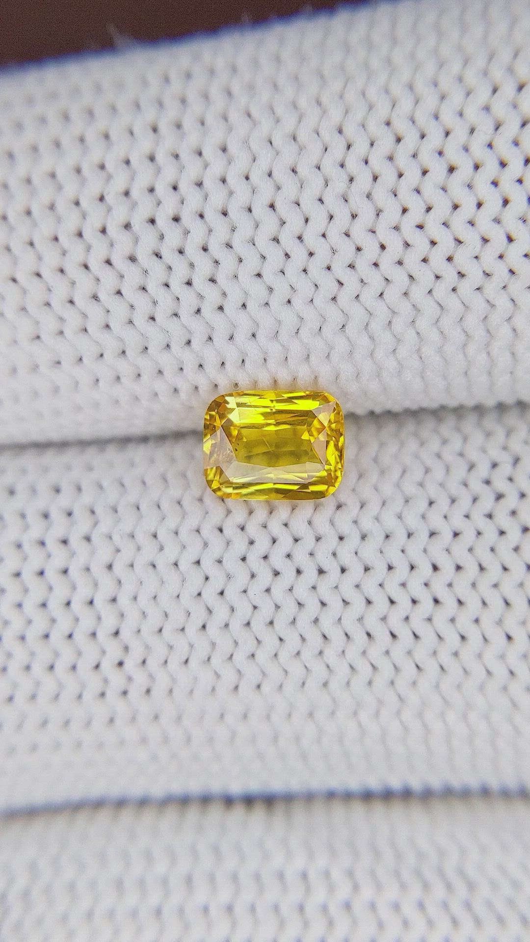 1.03 Ct. Yellow Sapphire from Ceylon (Sri Lanka) Size Video