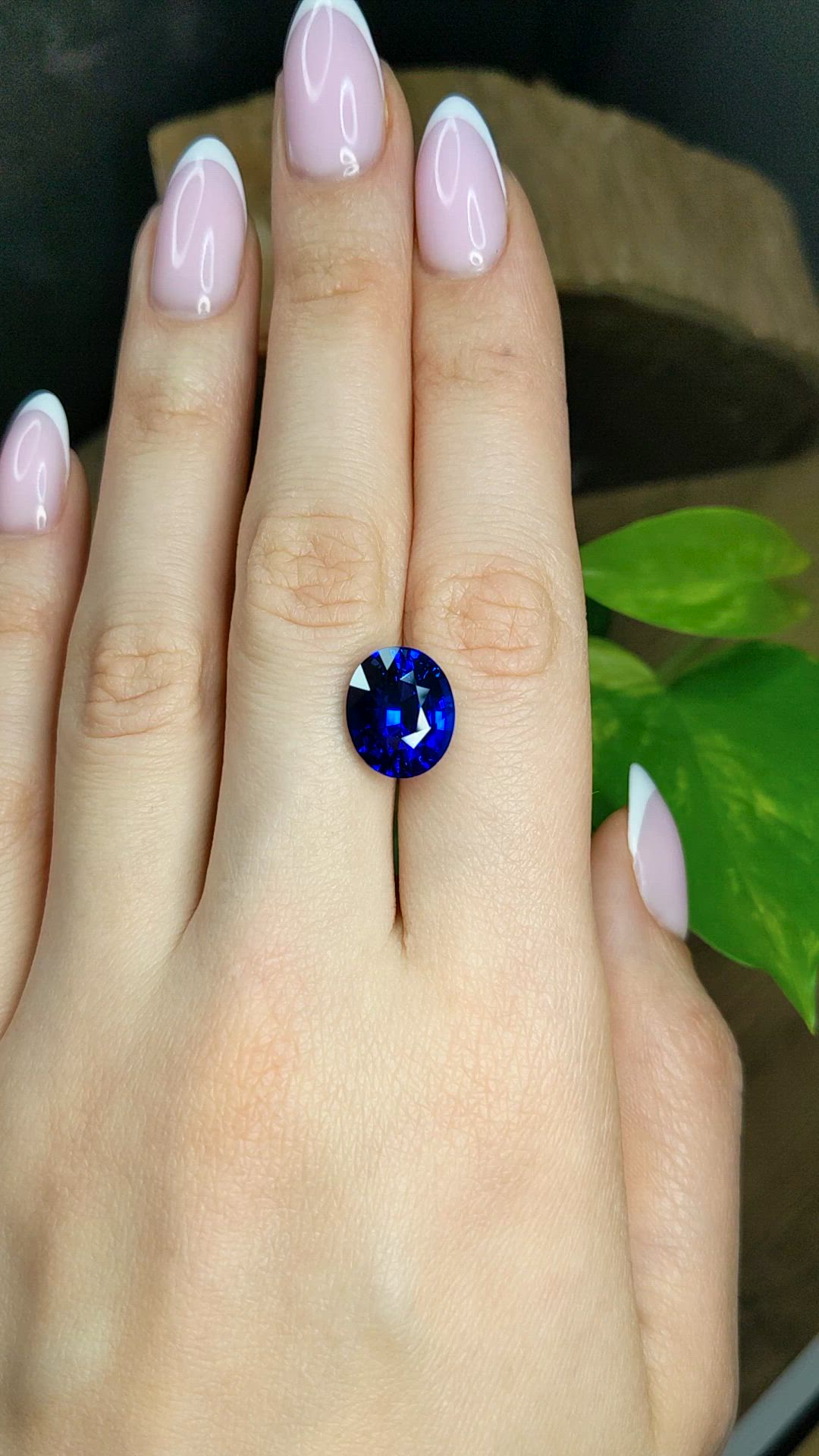 9.07 Ct. Blue Sapphire from Ceylon (Sri Lanka) Size Video