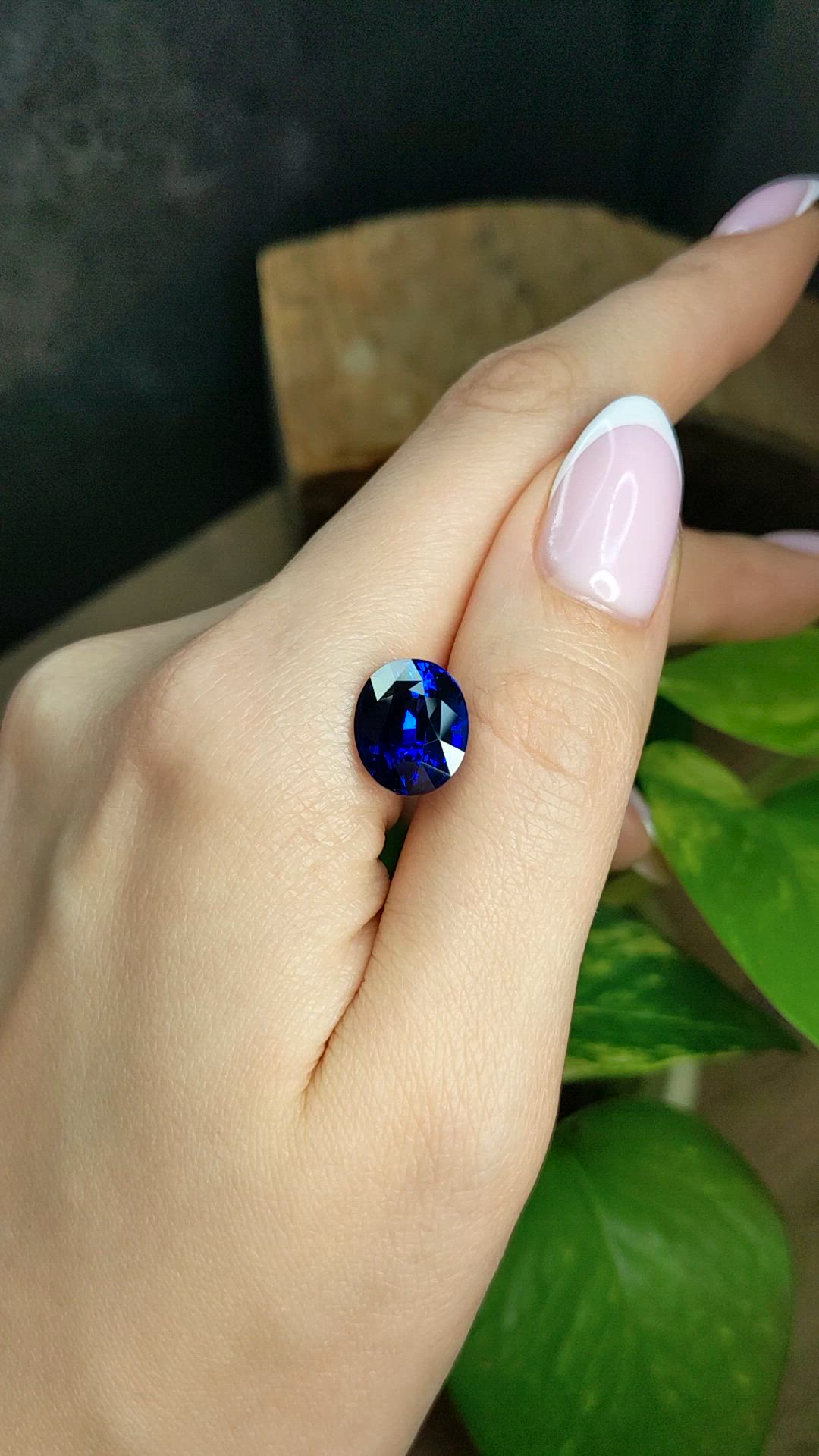 9.07 Ct. Blue Sapphire from Ceylon (Sri Lanka) Size Video
