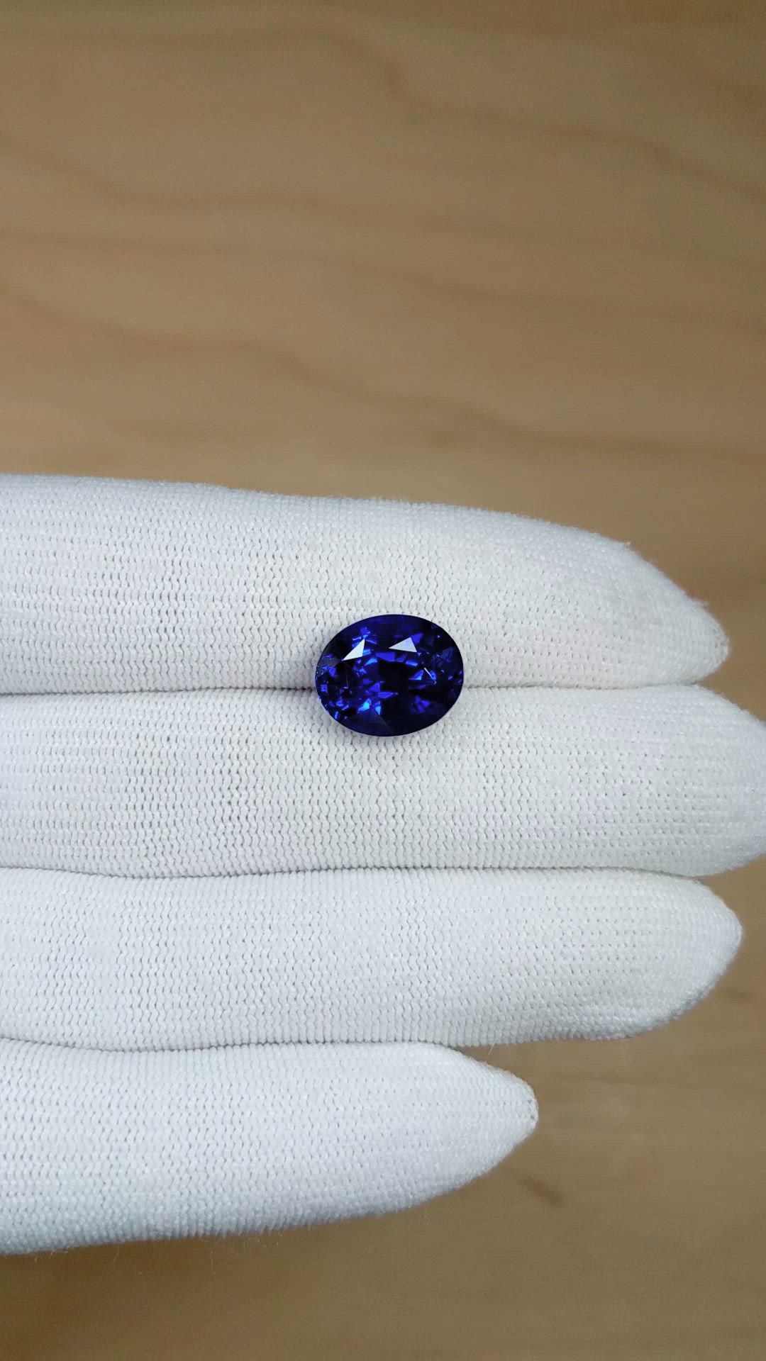 9.07 Ct. Blue Sapphire from Ceylon (Sri Lanka) Size Video