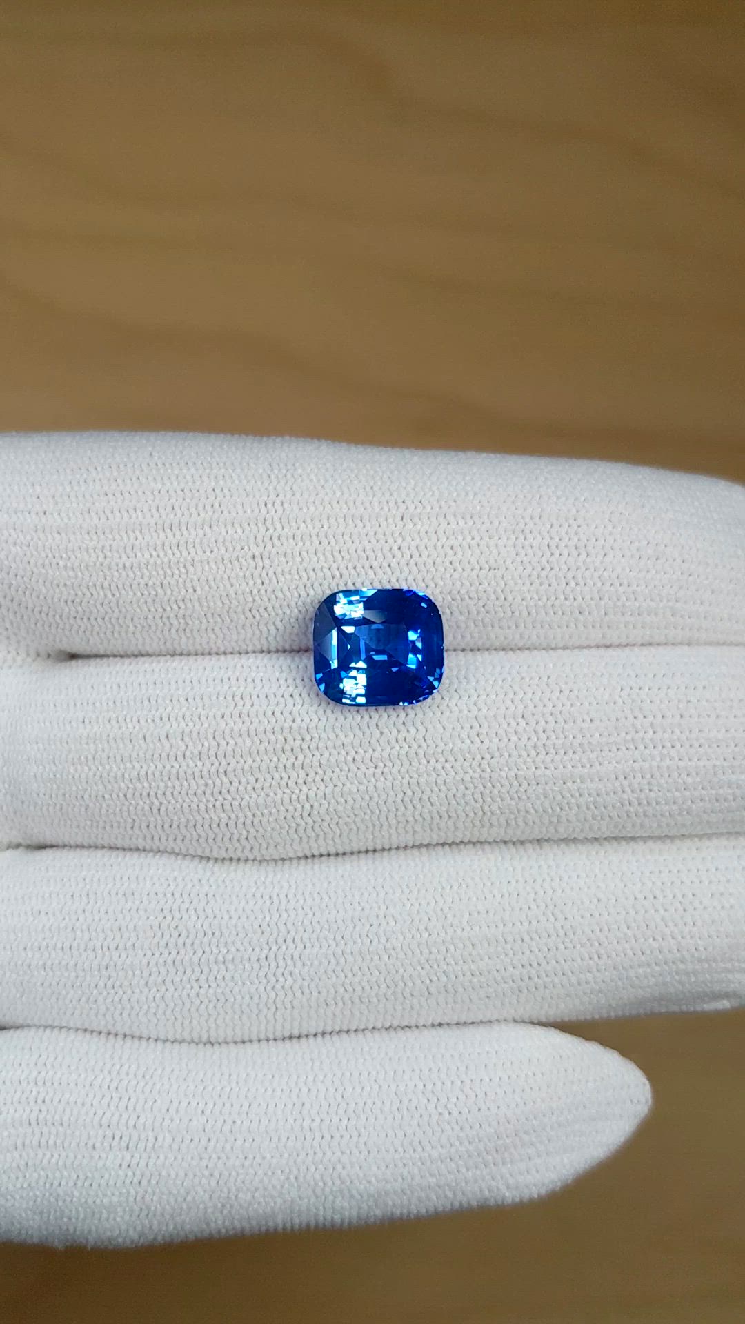7.06 Ct. Blue Sapphire from Ceylon (Sri Lanka) Size Video