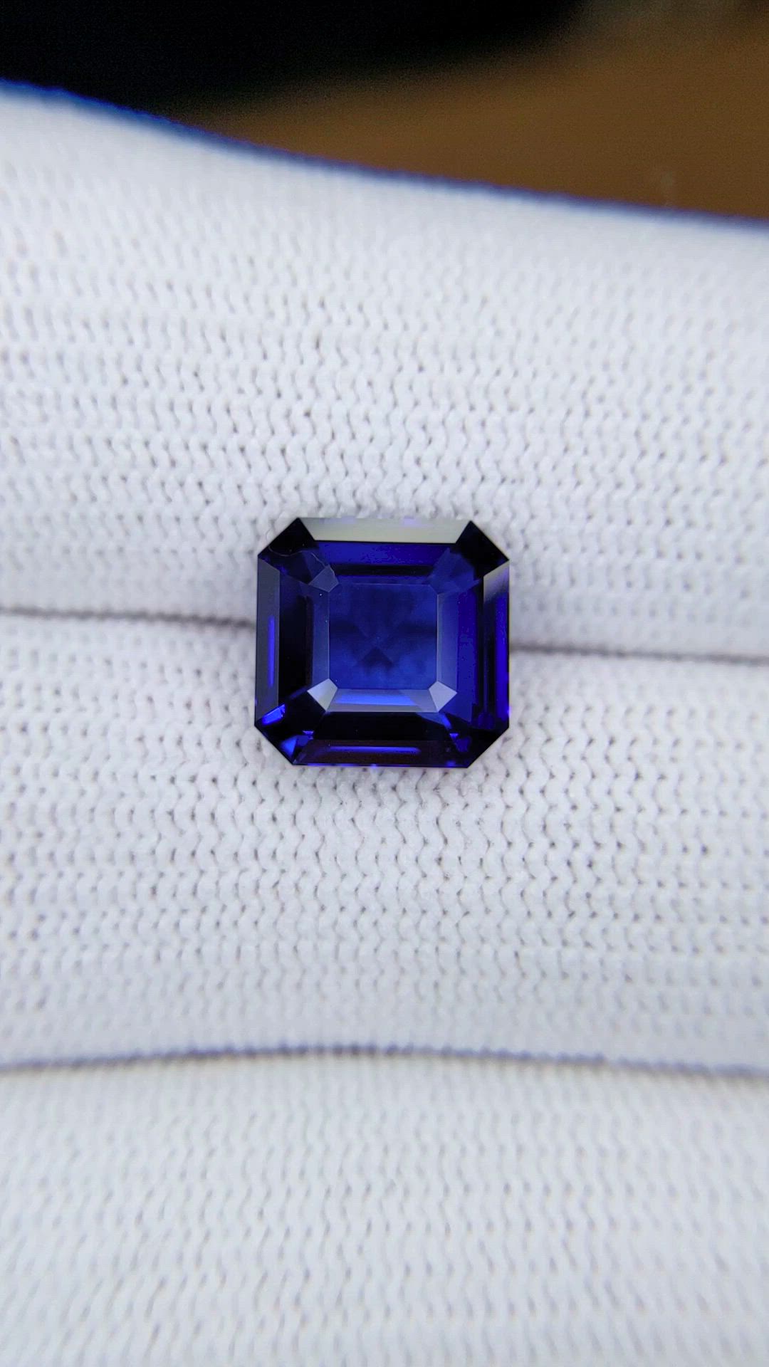 5.04 Ct. Blue Sapphire from Ceylon (Sri Lanka) Size Video