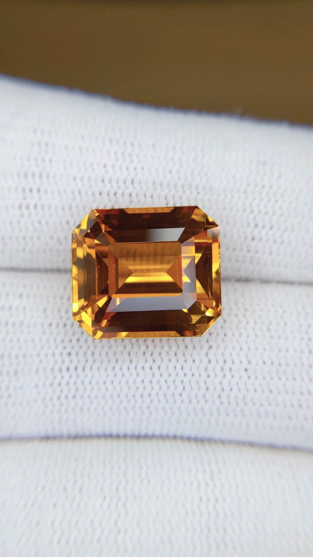 16.55 Ct. Orange Sapphire from Ceylon (Sri Lanka) Size Video