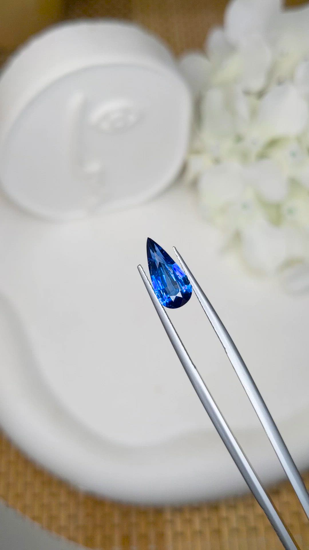 3.11 Ct. Blue Sapphire from Ceylon (Sri Lanka) Size Video