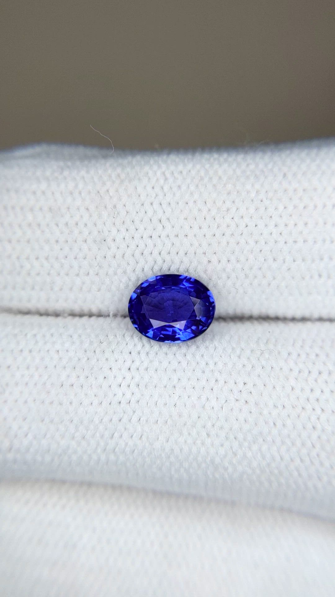 1.43 Ct. Blue Sapphire from Ceylon (Sri Lanka) Size Video