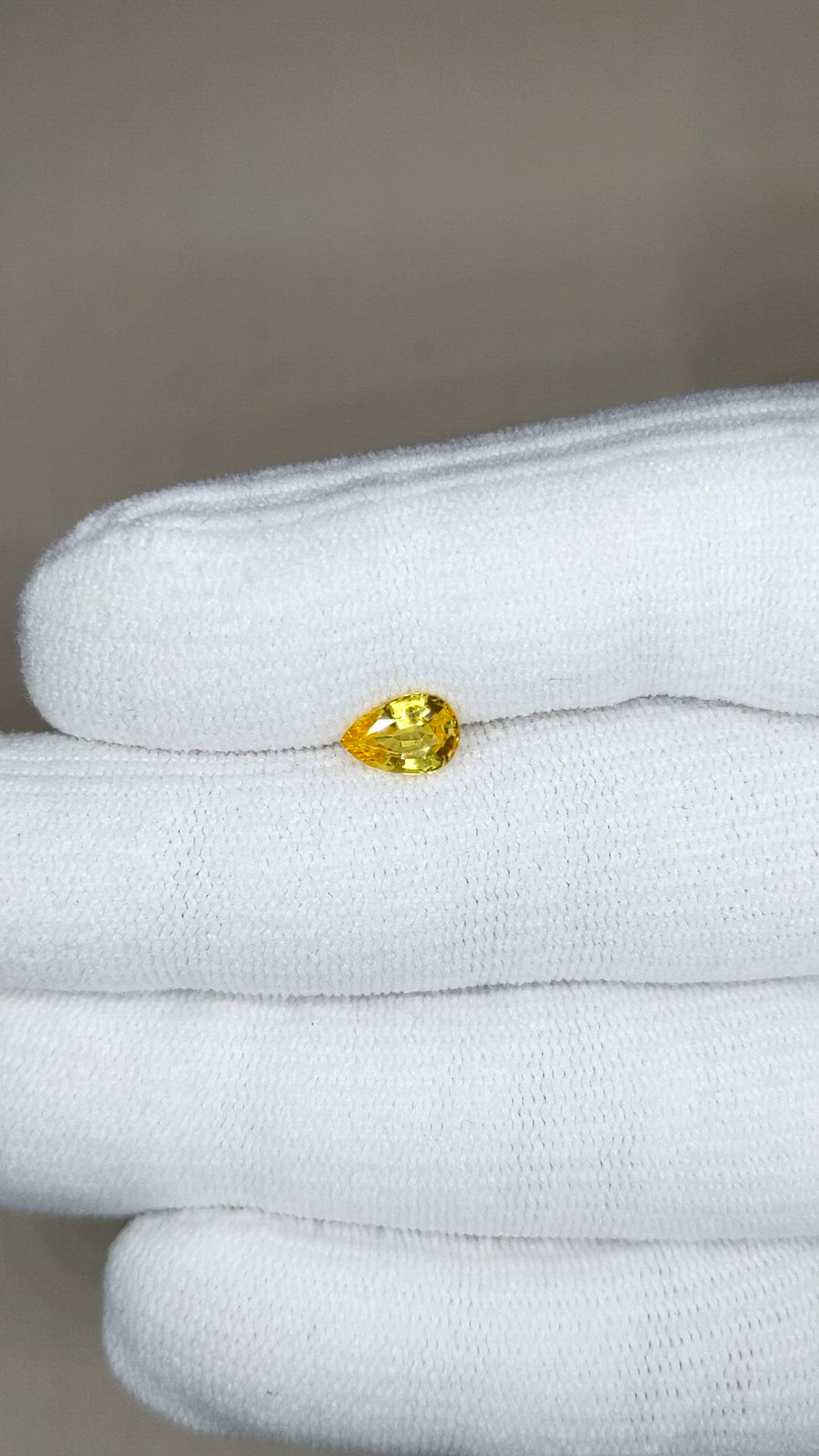 0.99 Ct. Yellow Sapphire from Ceylon (Sri Lanka) Size Video