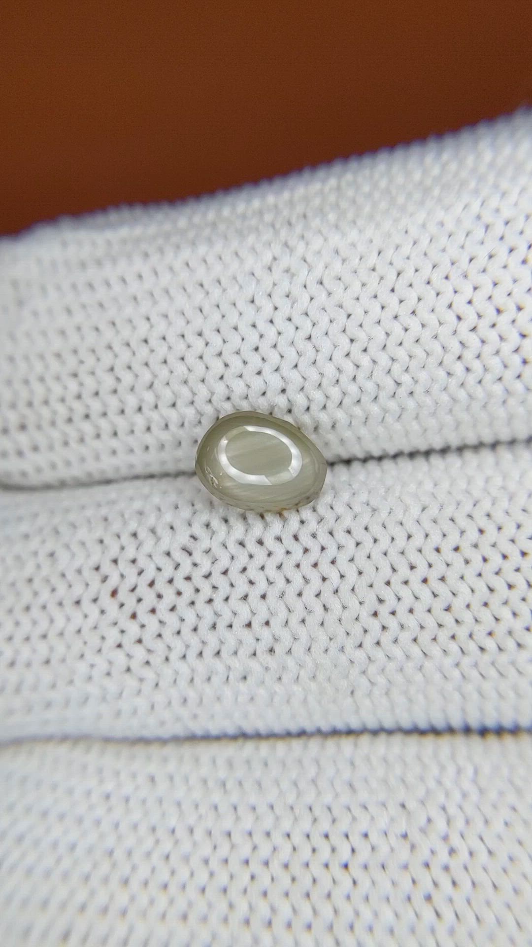 1.48 Ct. Grey Star Sapphire from Ceylon (Sri Lanka) Size Video