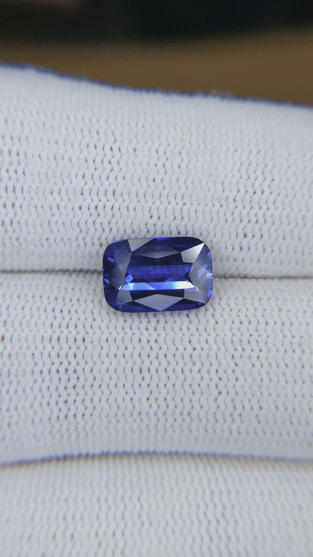 2.88 Ct. Blue Sapphire from Ceylon (Sri Lanka) Size Video