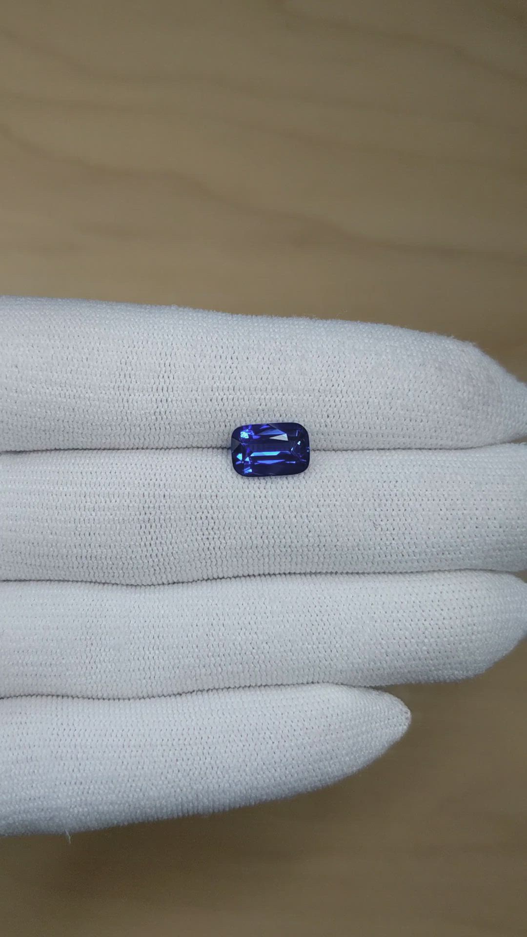 2.88 Ct. Blue Sapphire from Ceylon (Sri Lanka) Size Video