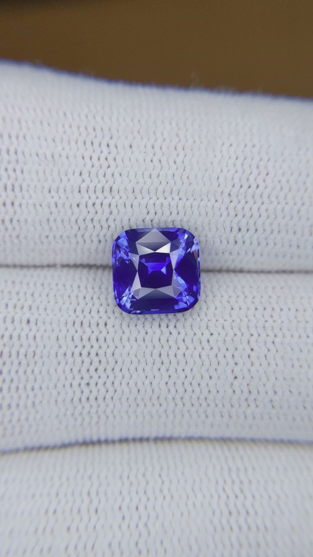 3.25 Ct. Blue Sapphire from Ceylon (Sri Lanka) Size Video