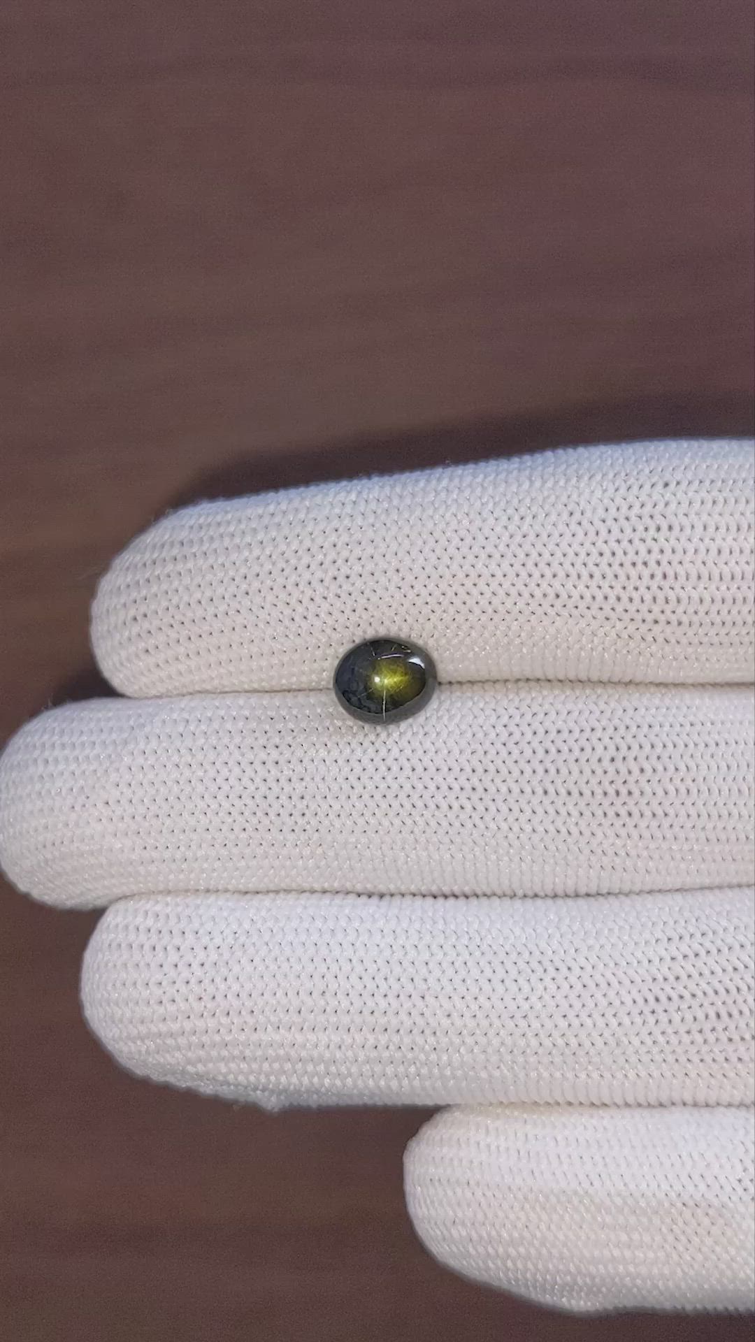 3.24 Ct. Yellowish Green Star Sapphire from Ceylon (Sri Lanka) Size Video