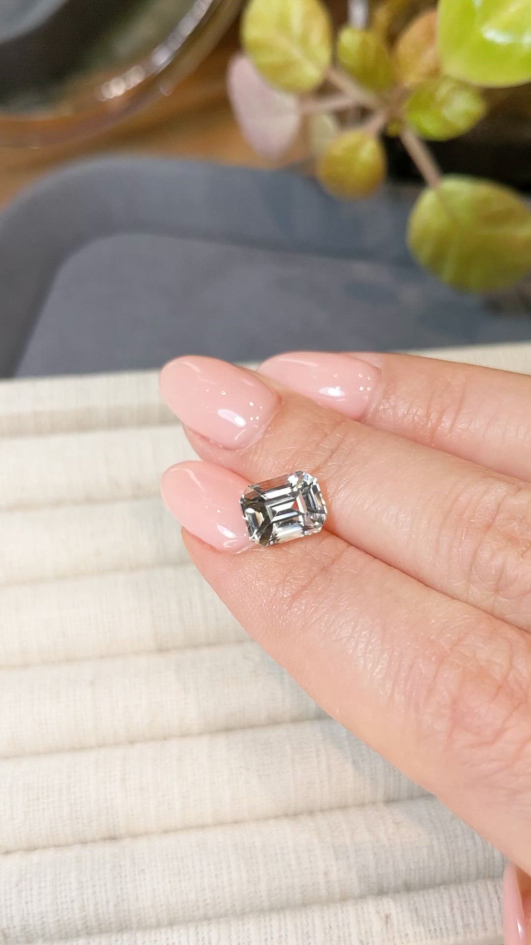 3.99 Ct. White Sapphire from Ceylon (Sri Lanka) Size Video