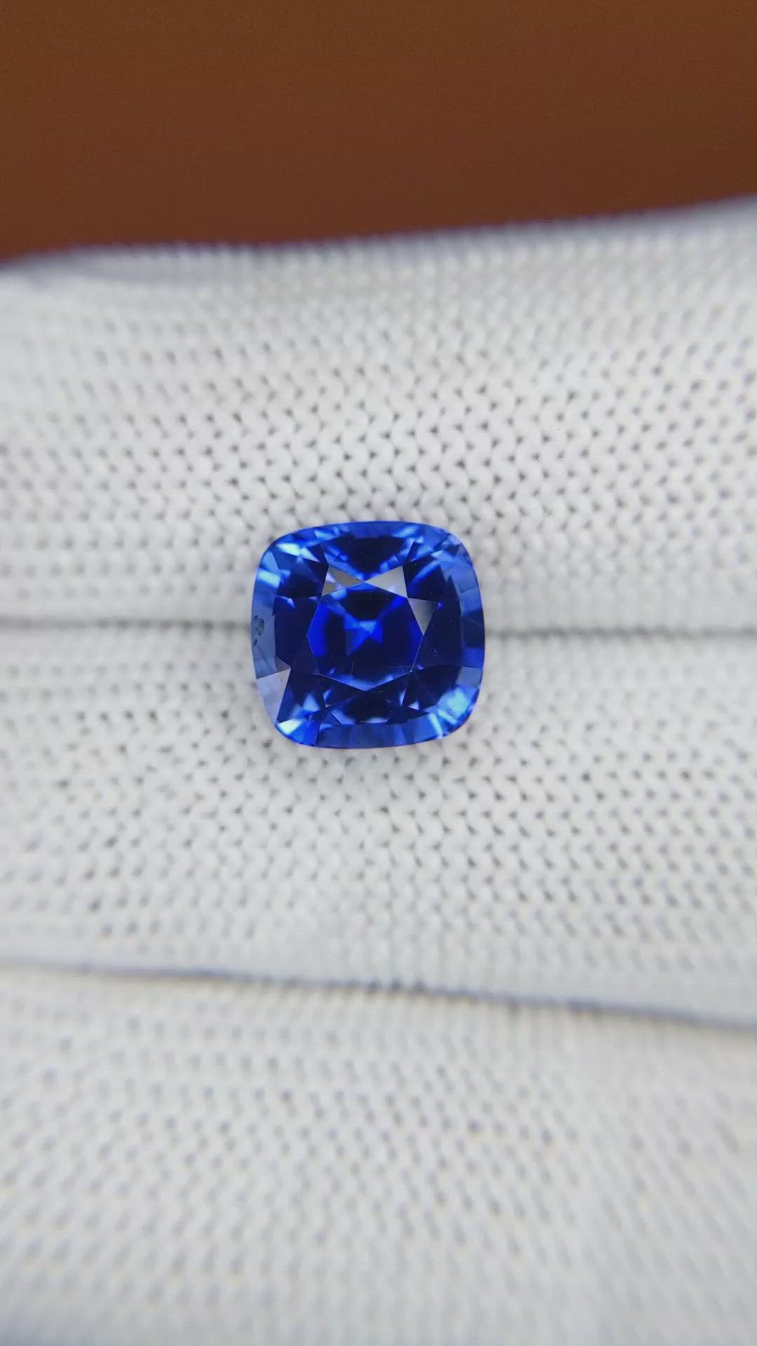 6.22 Ct. Blue Sapphire from Ceylon (Sri Lanka) Size Video