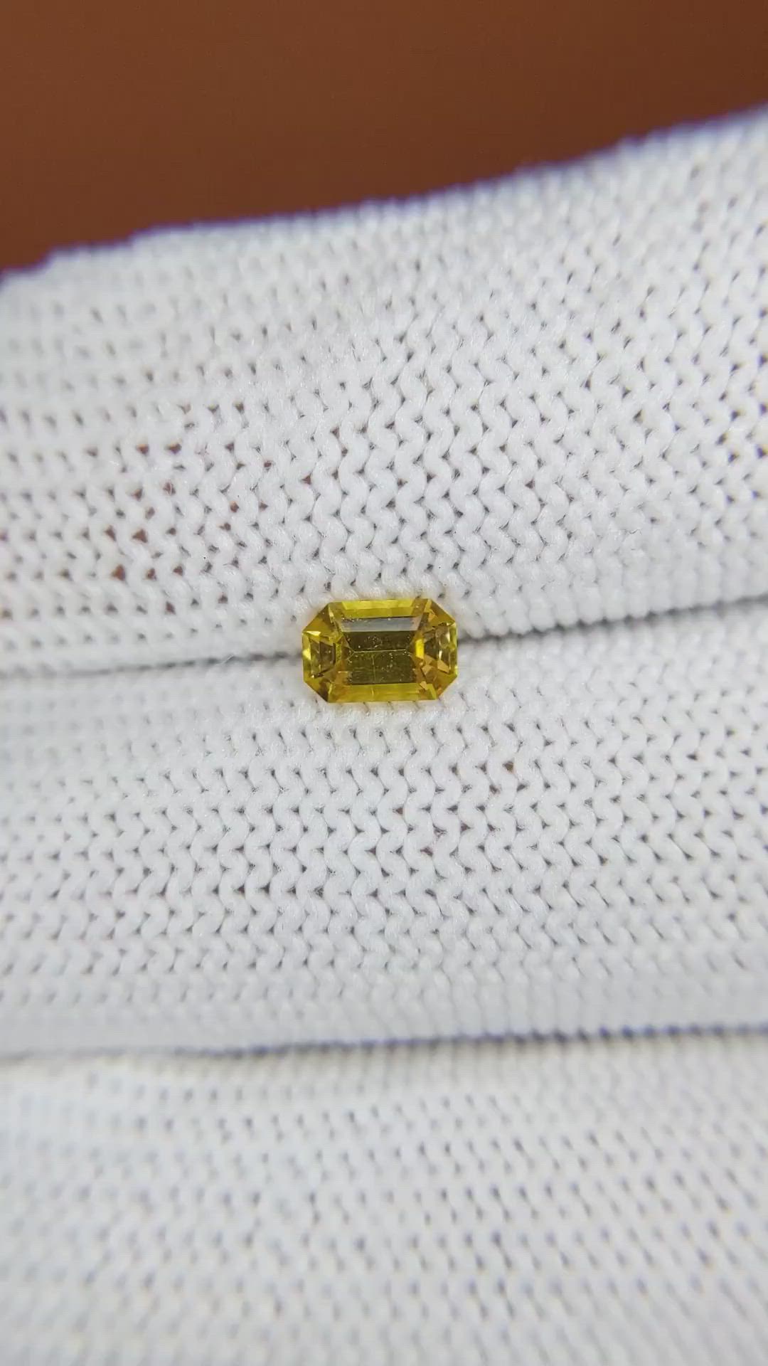 0.60 Ct. Greenish Yellow Sapphire from Ceylon (Sri Lanka) Size Video