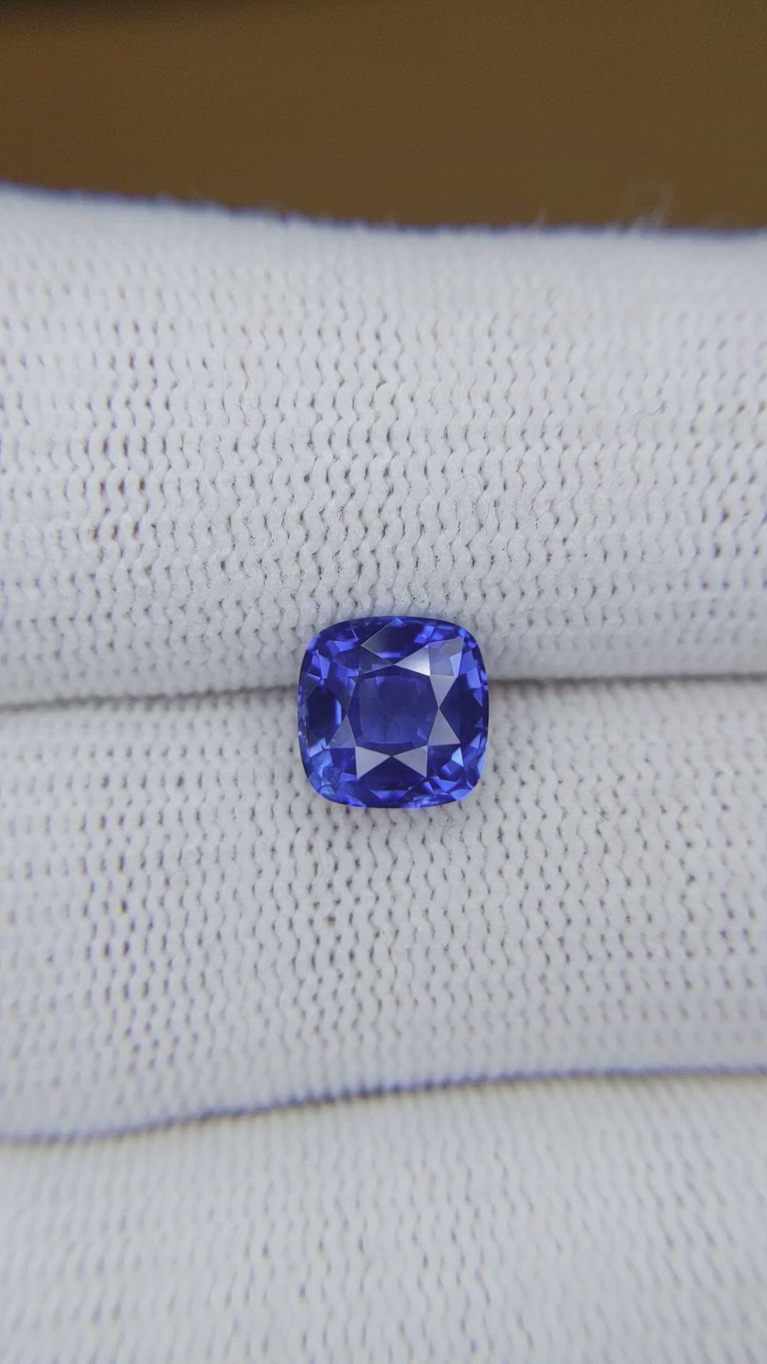 2.31 Ct. Blue Sapphire from Ceylon (Sri Lanka) Size Video