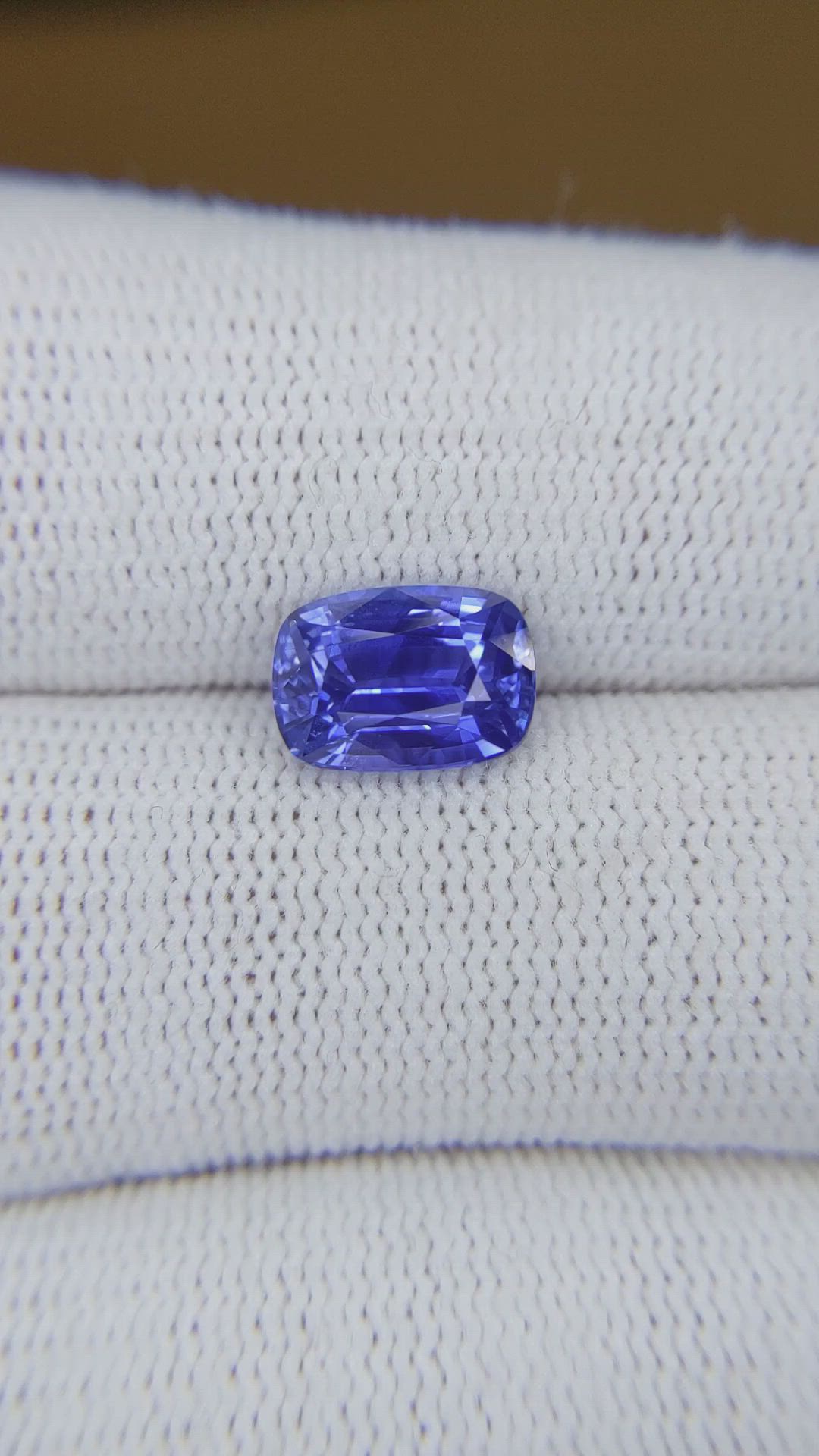 2.93 Ct. Blue Sapphire from Ceylon (Sri Lanka) Size Video