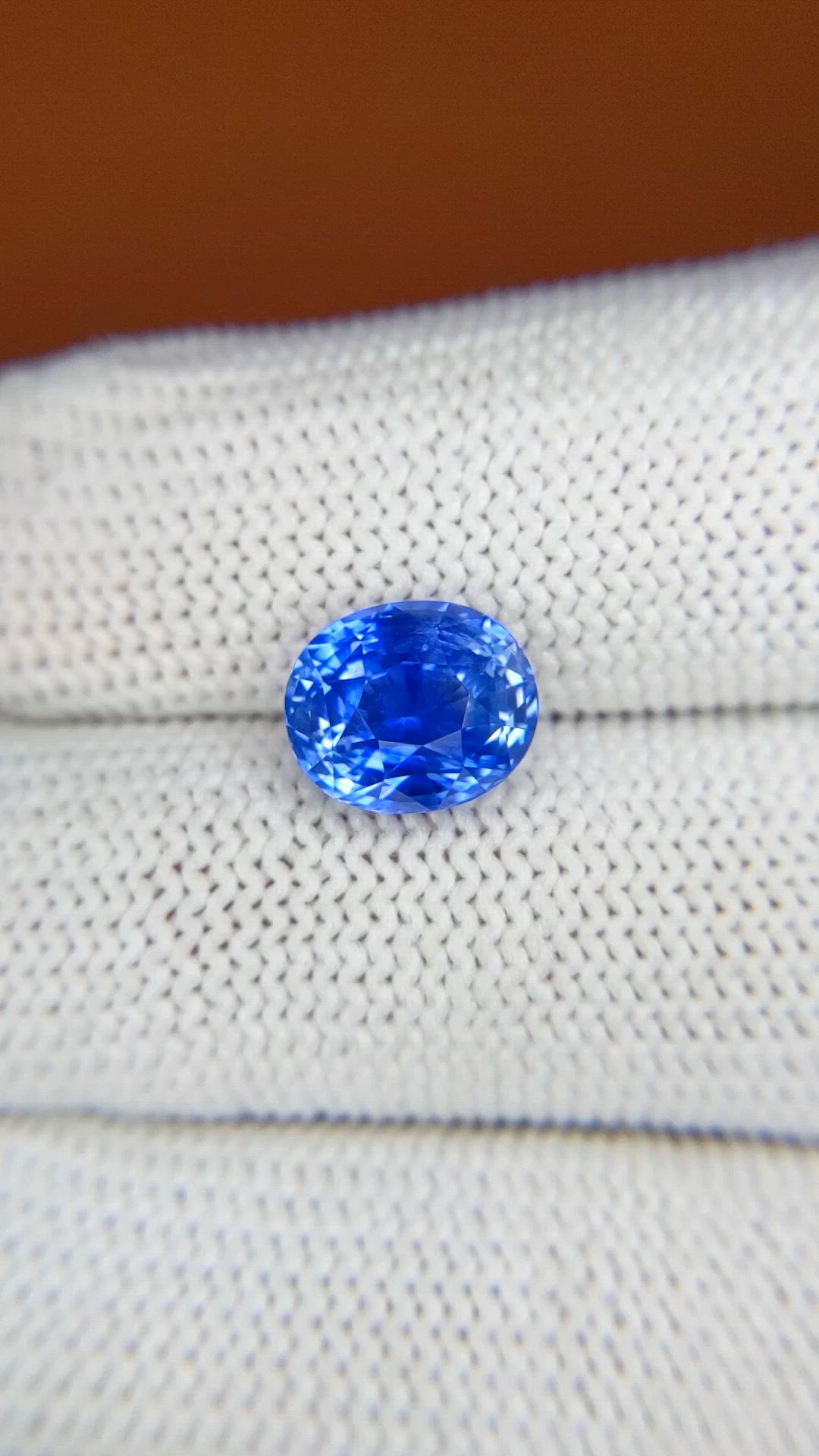 4.02 Ct. Blue Sapphire from Ceylon (Sri Lanka) Size Video
