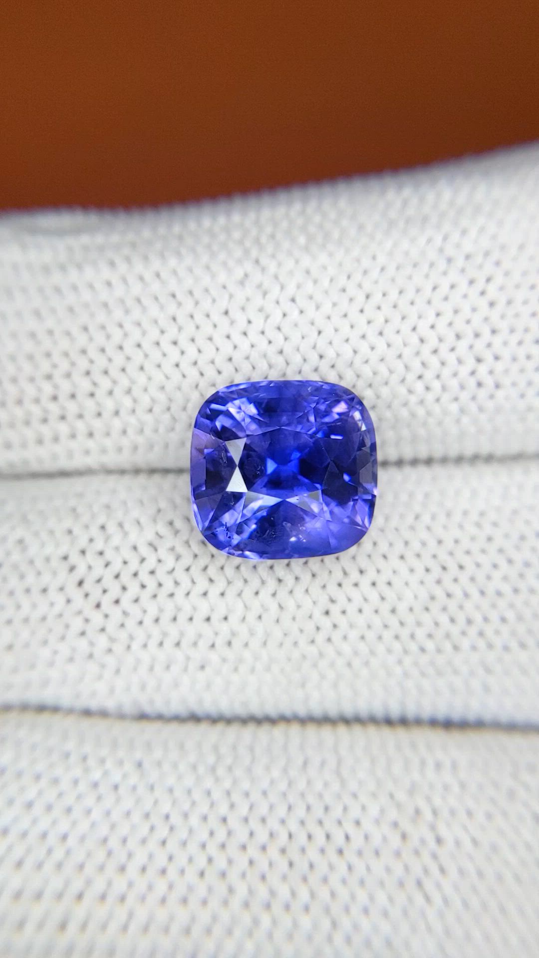 7.05 Ct. Blue Sapphire from Ceylon (Sri Lanka) Size Video