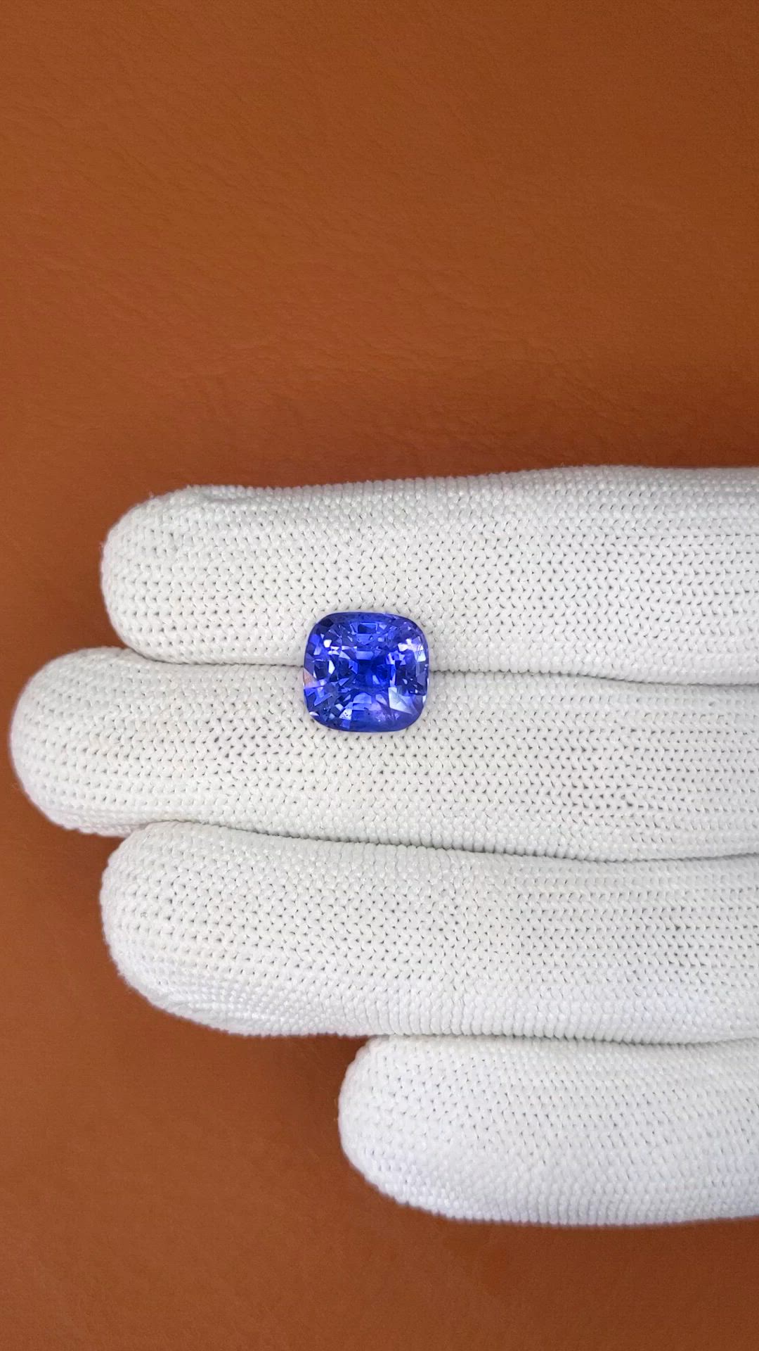 7.05 Ct. Blue Sapphire from Ceylon (Sri Lanka) Size Video