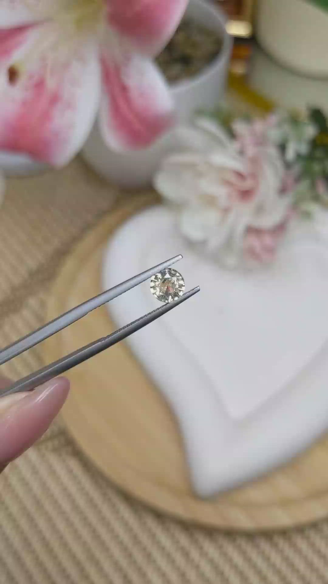 1.03 Ct. Greenish Yellow Sapphire from Ceylon (Sri Lanka) Size Video
