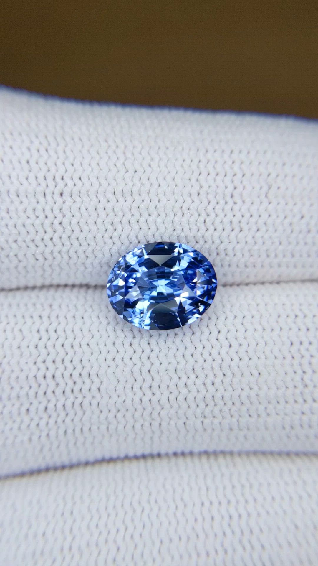 4.04 Ct. Blue Sapphire from Ceylon (Sri Lanka) Size Video