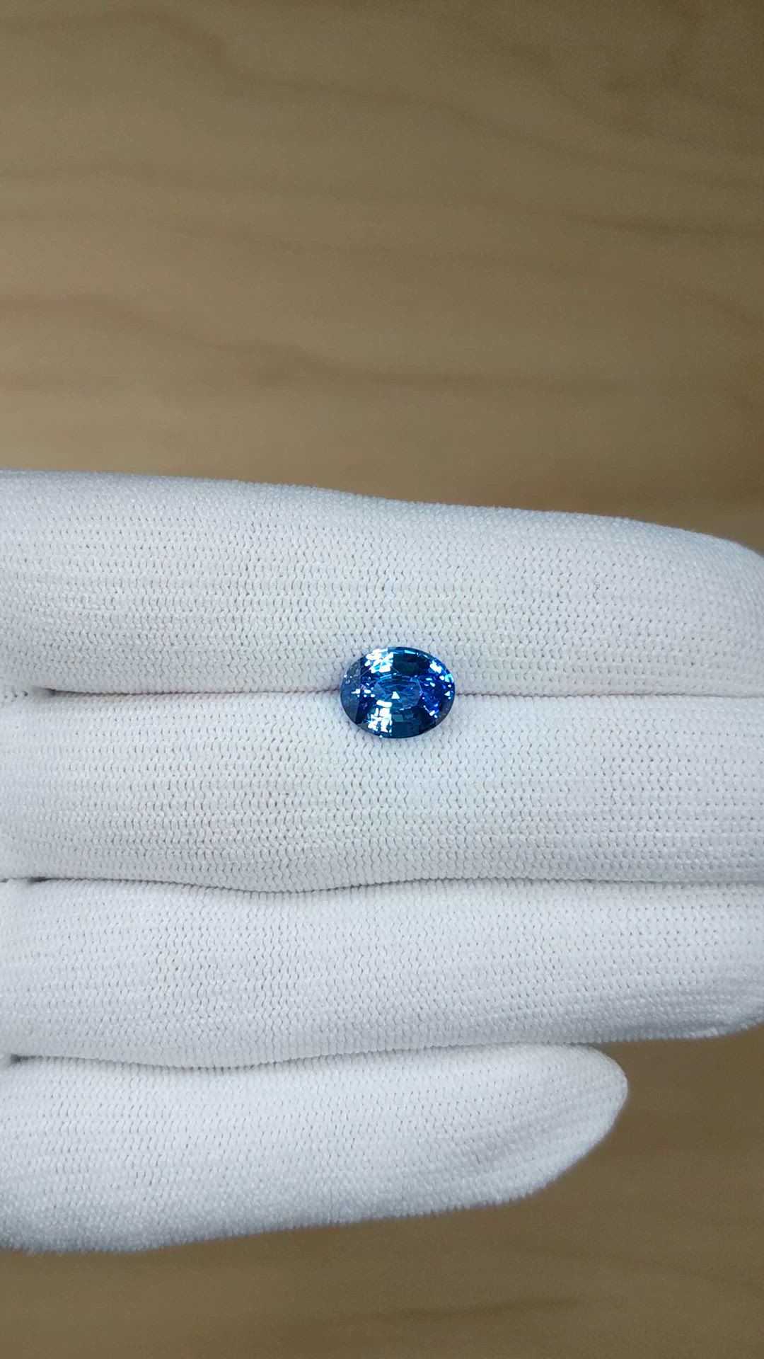 4.04 Ct. Blue Sapphire from Ceylon (Sri Lanka) Size Video