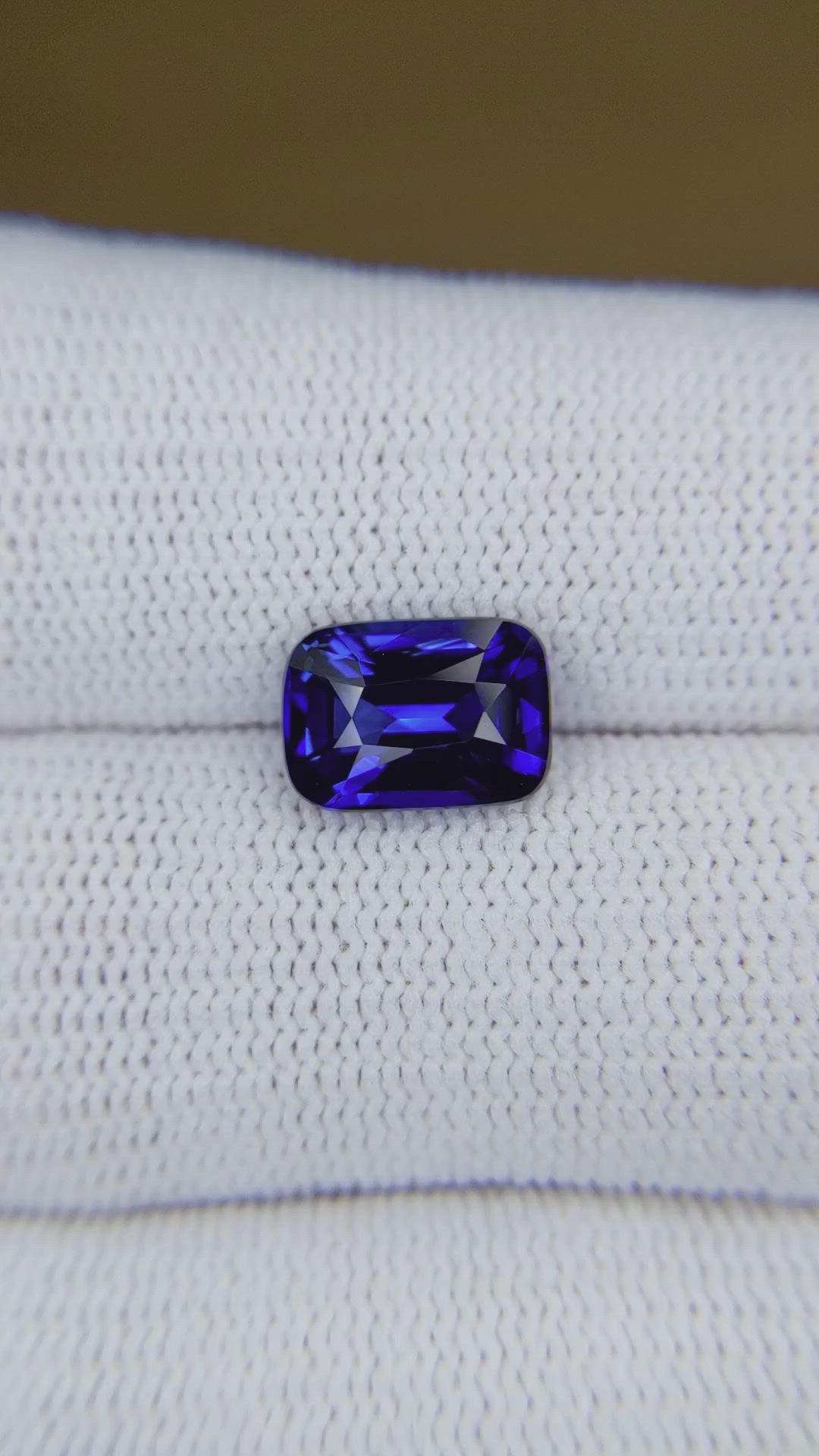 3.52 Ct. Blue Sapphire from Ceylon (Sri Lanka) Size Video