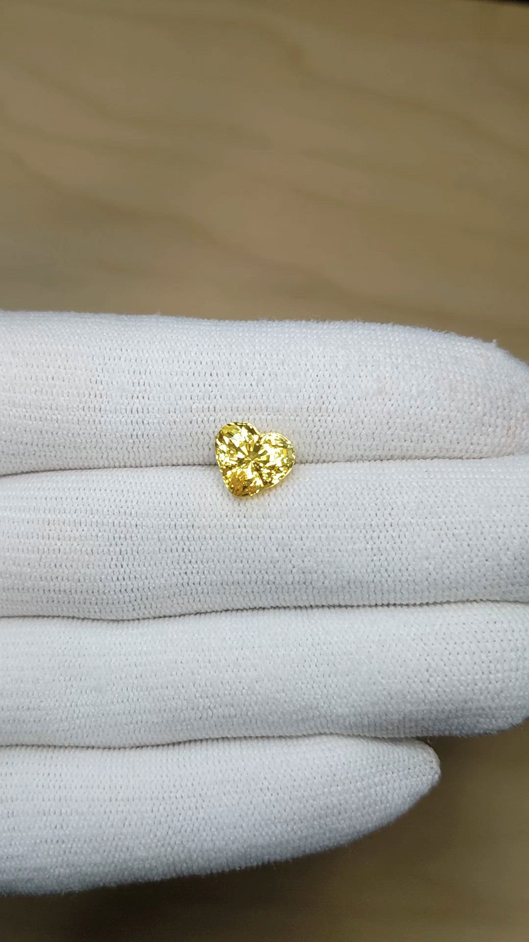 3.73 Ct. Yellow Sapphire from Ceylon (Sri Lanka) Size Video