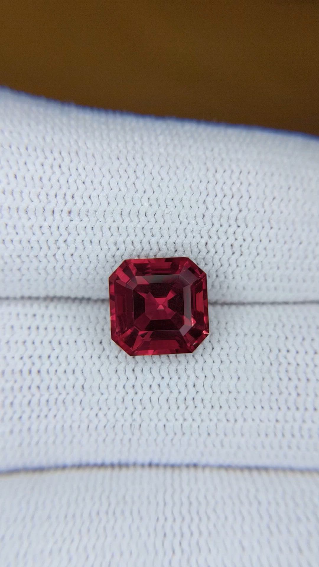 4.01 Ct. Reddish Pink Sapphire from Ceylon (Sri Lanka) Size Video