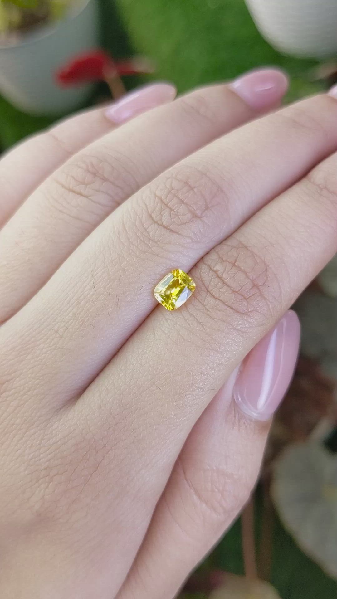 1.04 Ct. Yellow Sapphire from Ceylon (Sri Lanka) Size Video