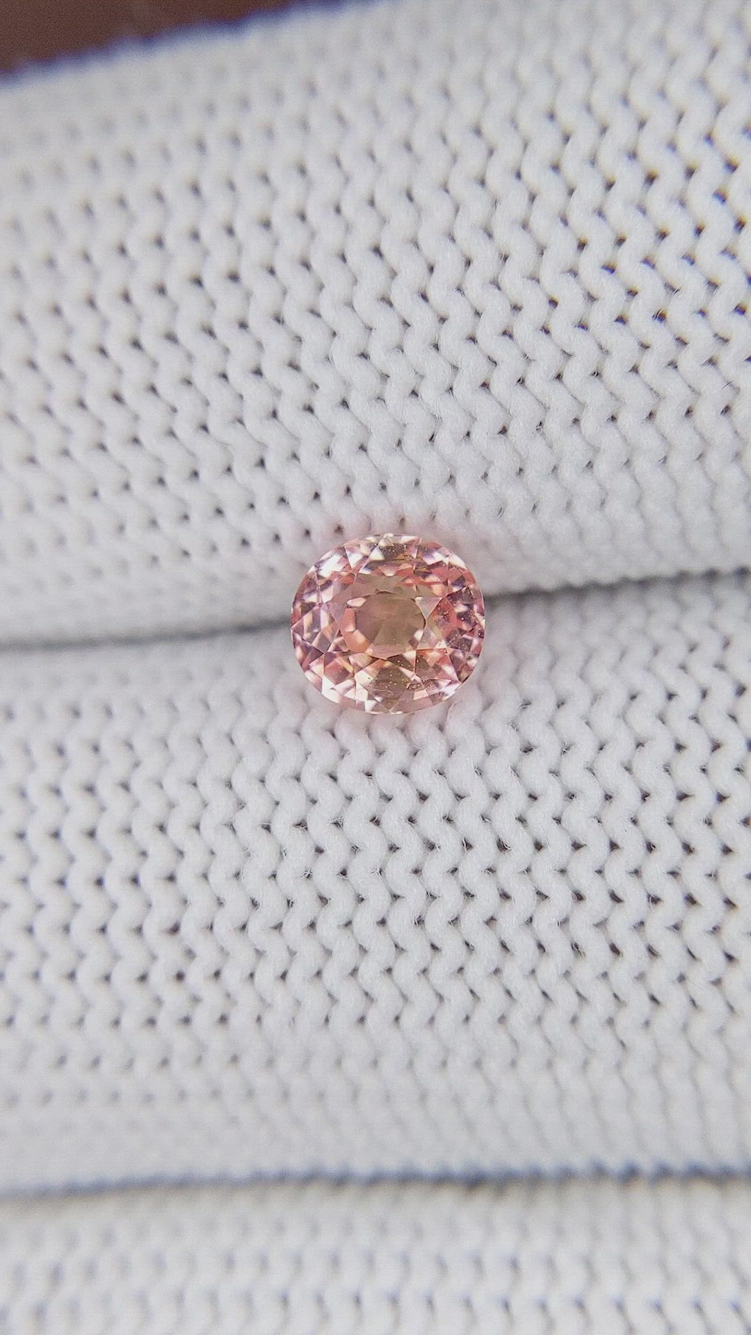 1.05 Ct. Padparadscha Sapphire from Ceylon (Sri Lanka) Size Video