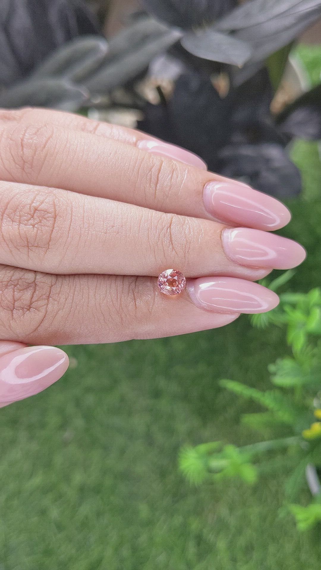 1.05 Ct. Padparadscha Sapphire from Ceylon (Sri Lanka) Size Video