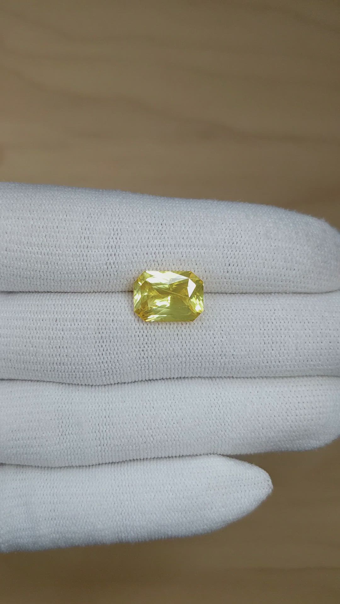 7.61 Ct. Yellow Sapphire from Ceylon (Sri Lanka) Size Video