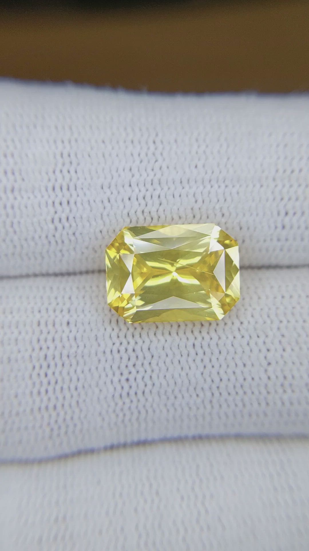 7.61 Ct. Yellow Sapphire from Ceylon (Sri Lanka) Size Video