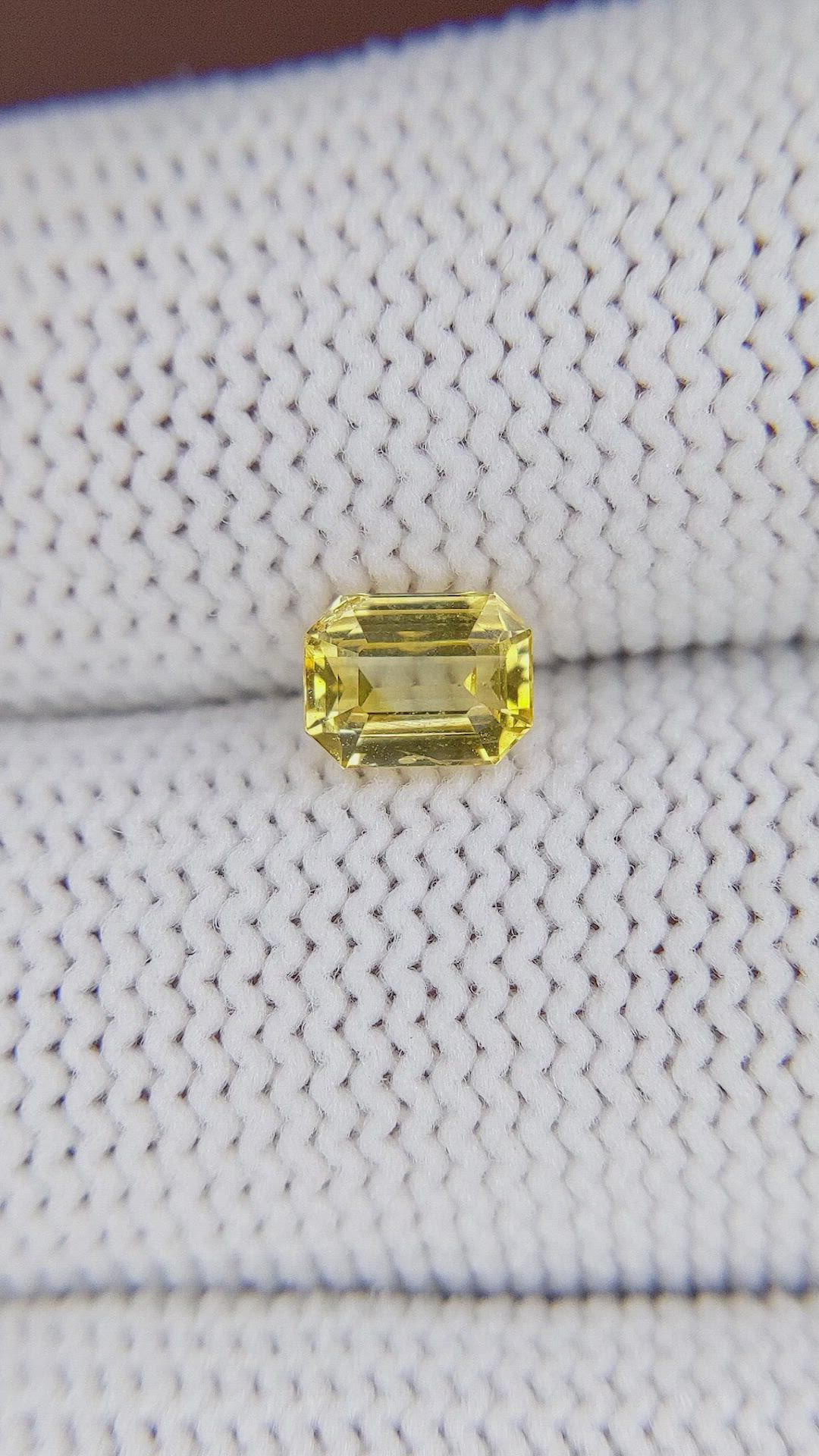 1.03 Ct. Yellow Sapphire from Ceylon (Sri Lanka) Size Video