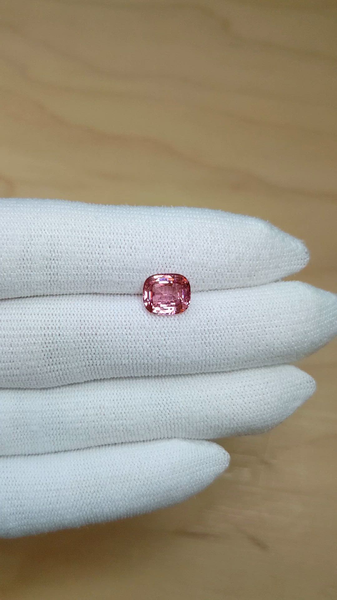 3.02 Ct. Padparadscha Sapphire from Ceylon (Sri Lanka) Size Video
