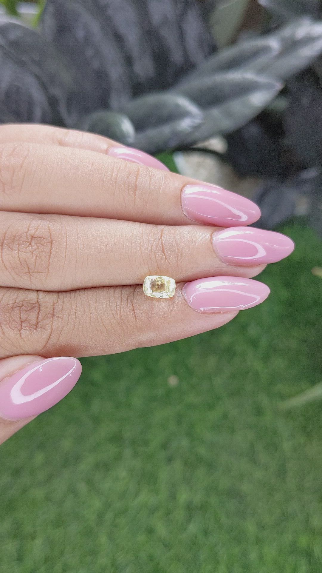 1.11 Ct. Yellow Sapphire from Ceylon (Sri Lanka) Size Video