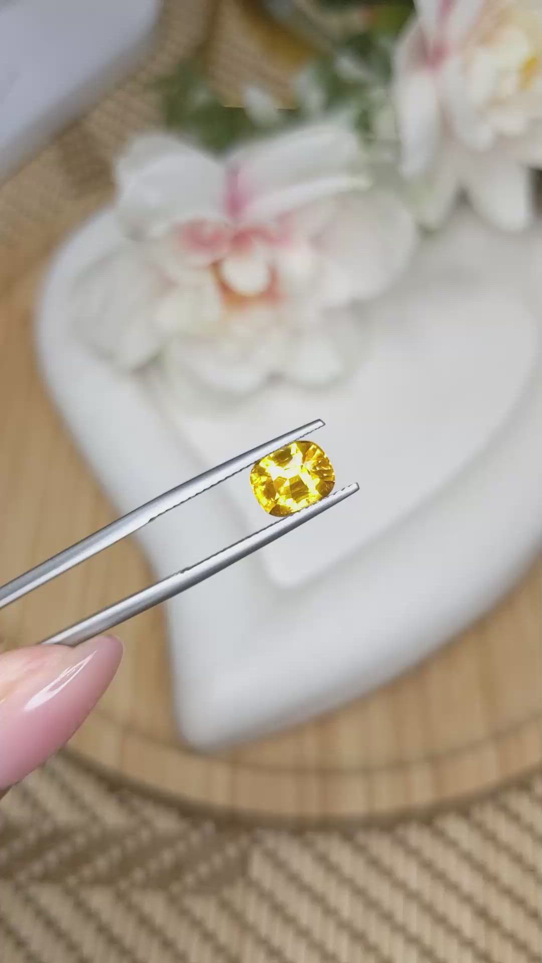 2.16 Ct. Yellow Sapphire from Ceylon (Sri Lanka) Size Video