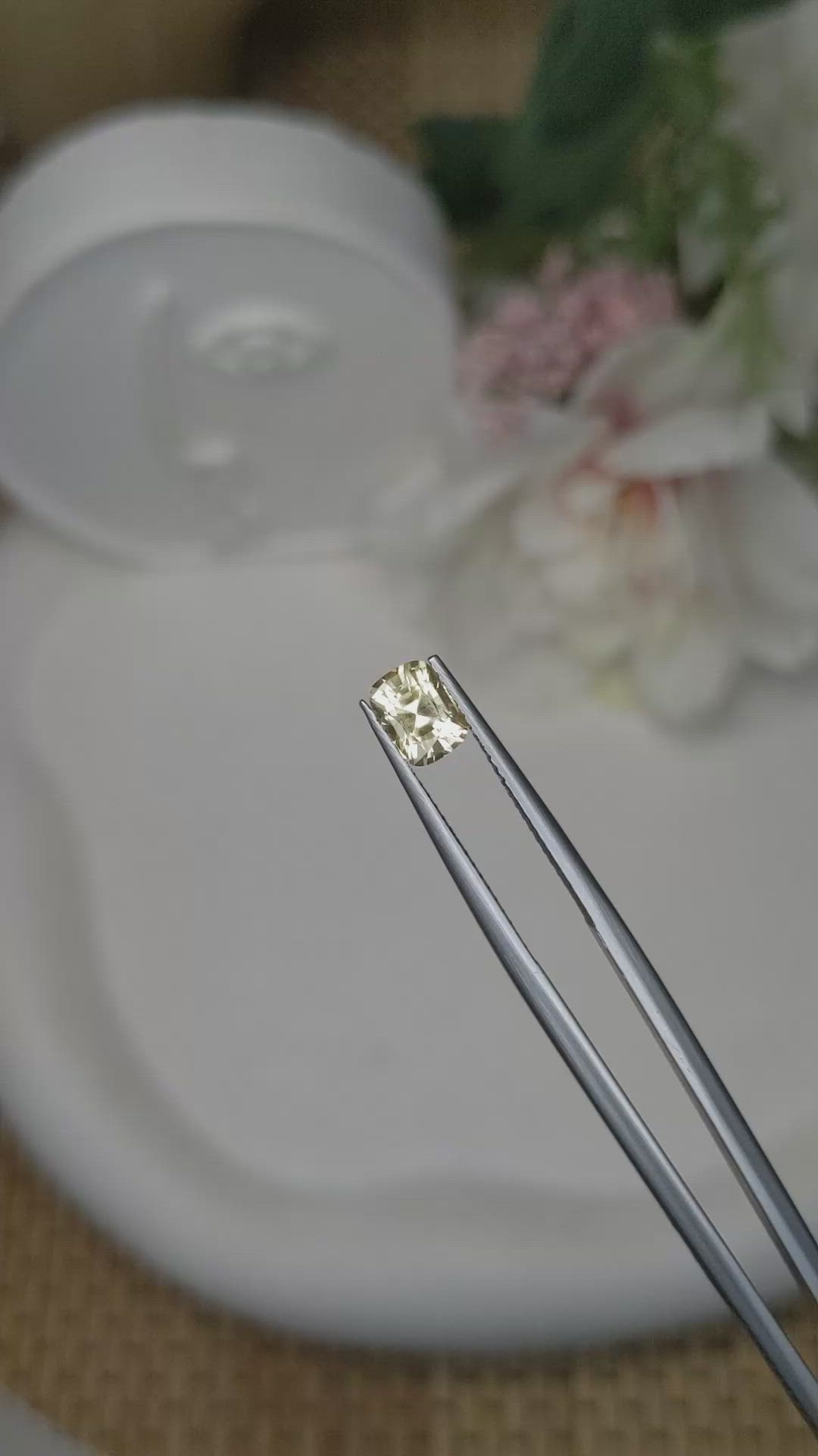 1.13 Ct. Yellow Sapphire from Ceylon (Sri Lanka) Size Video